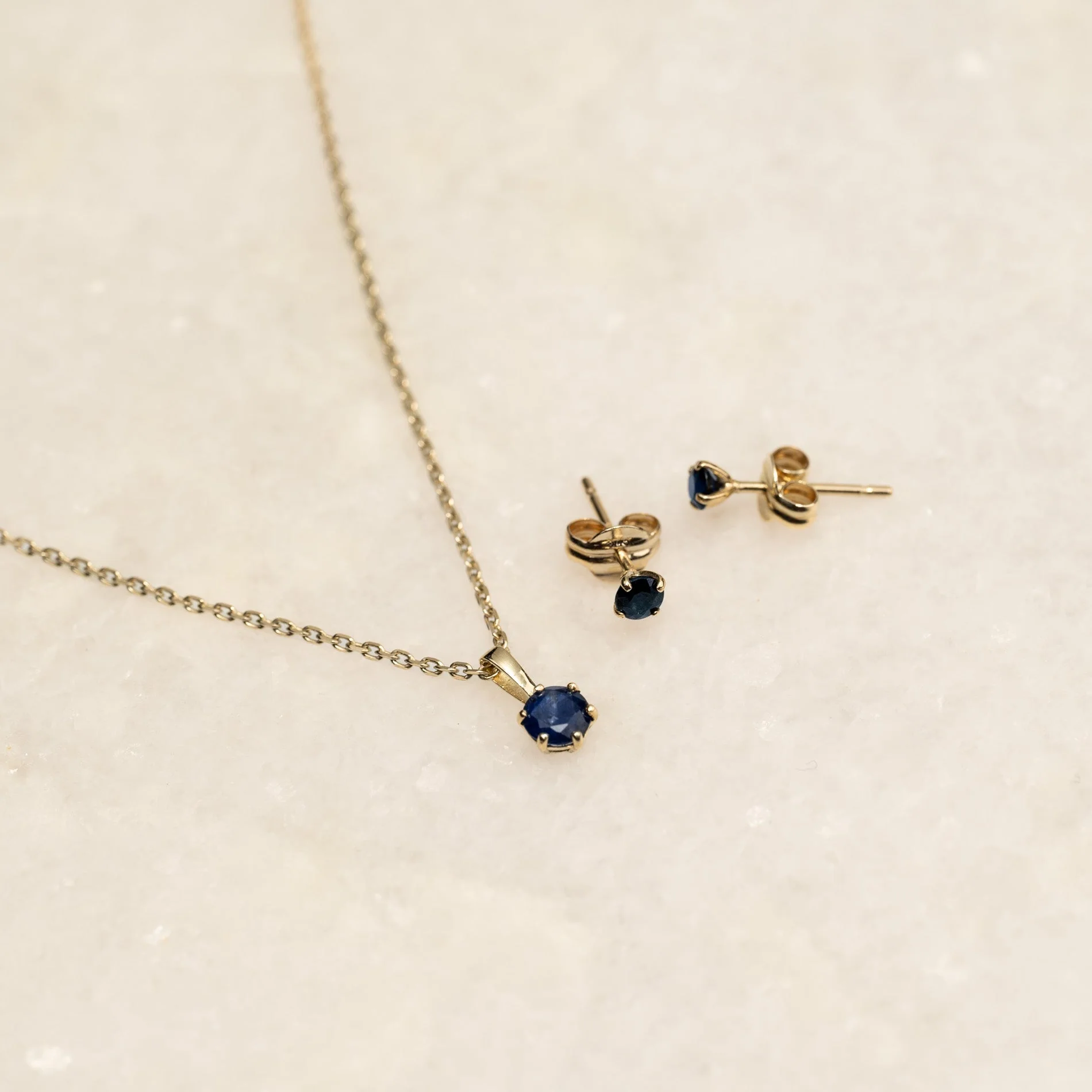 SOLEY SAPPHIRE SOLID GOLD PENDANT - Image 8