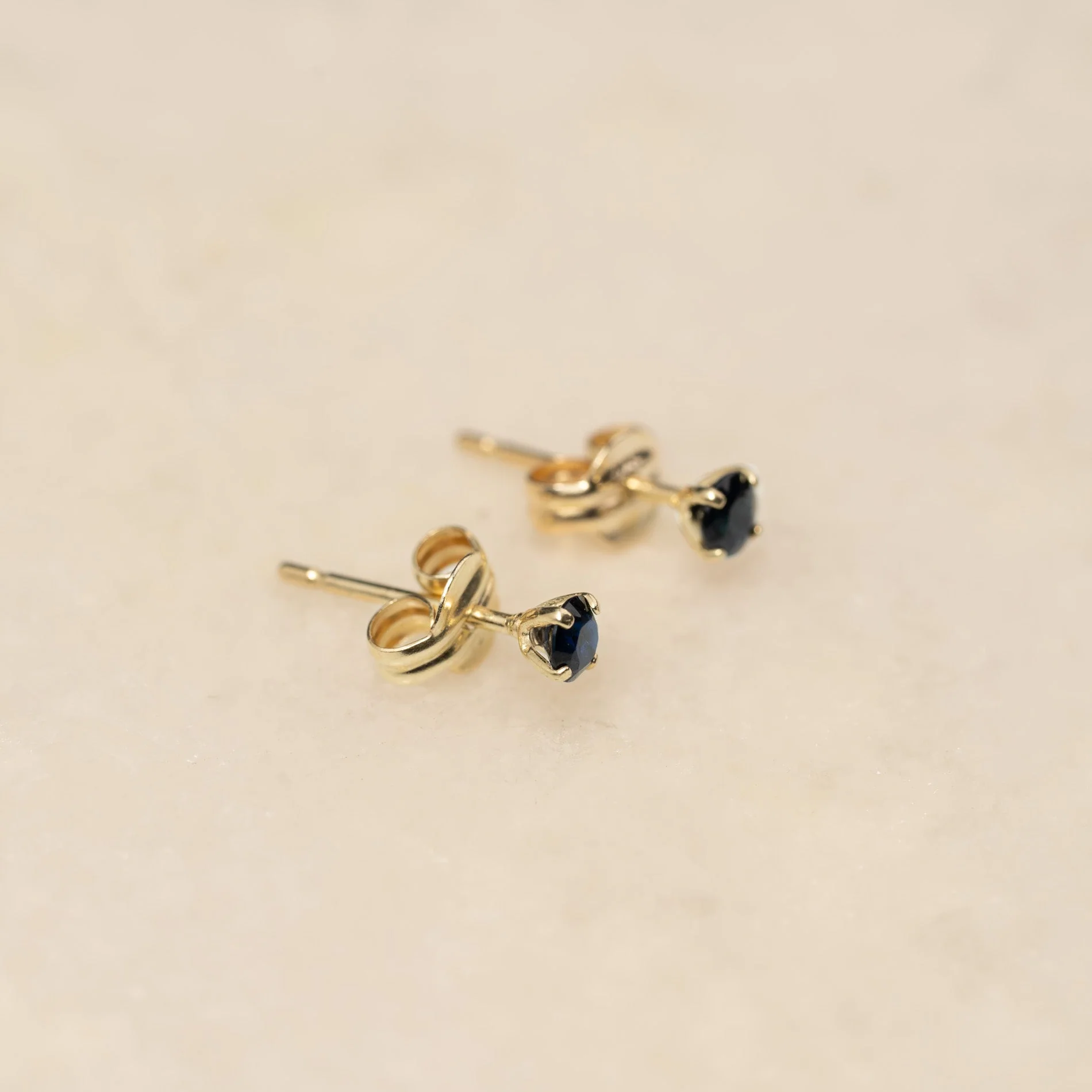 SOLEY SAPPHIRE SOLID GOLD STUD EARRING - Image 3