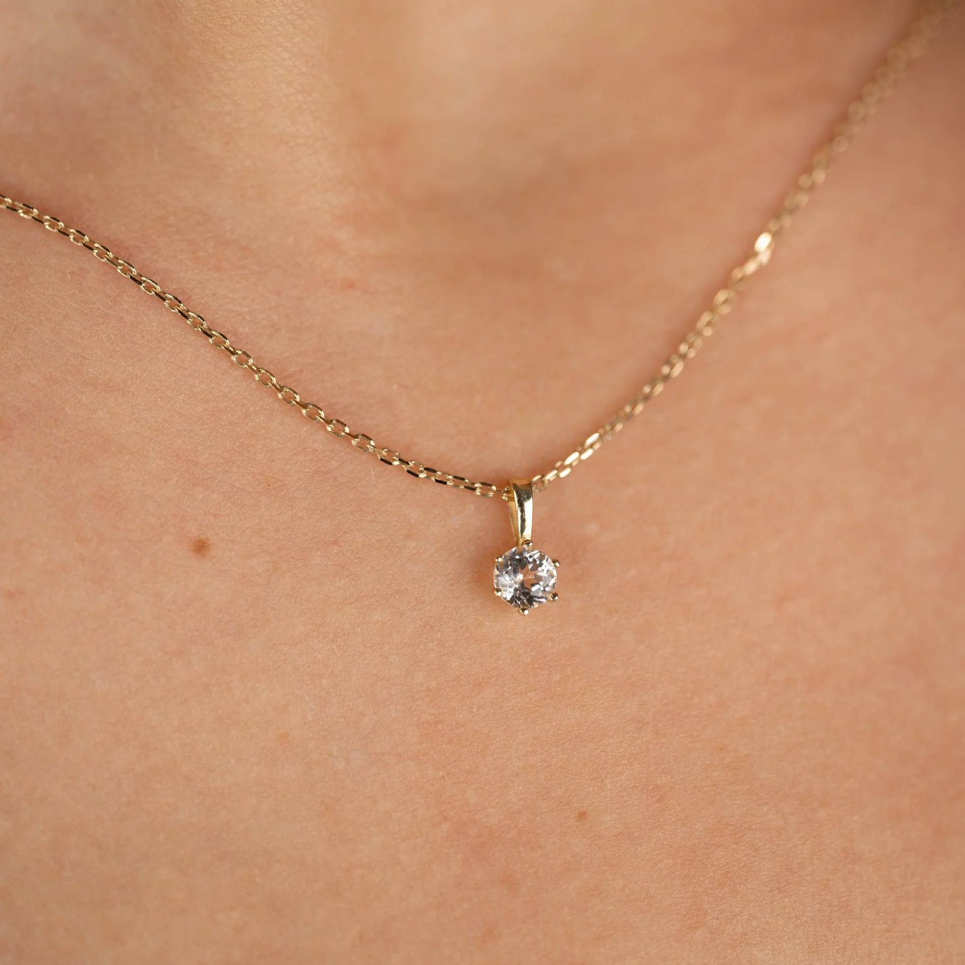 SOLEY WHITE TOPAZ SOLID GOLD PENDANT - Image 2