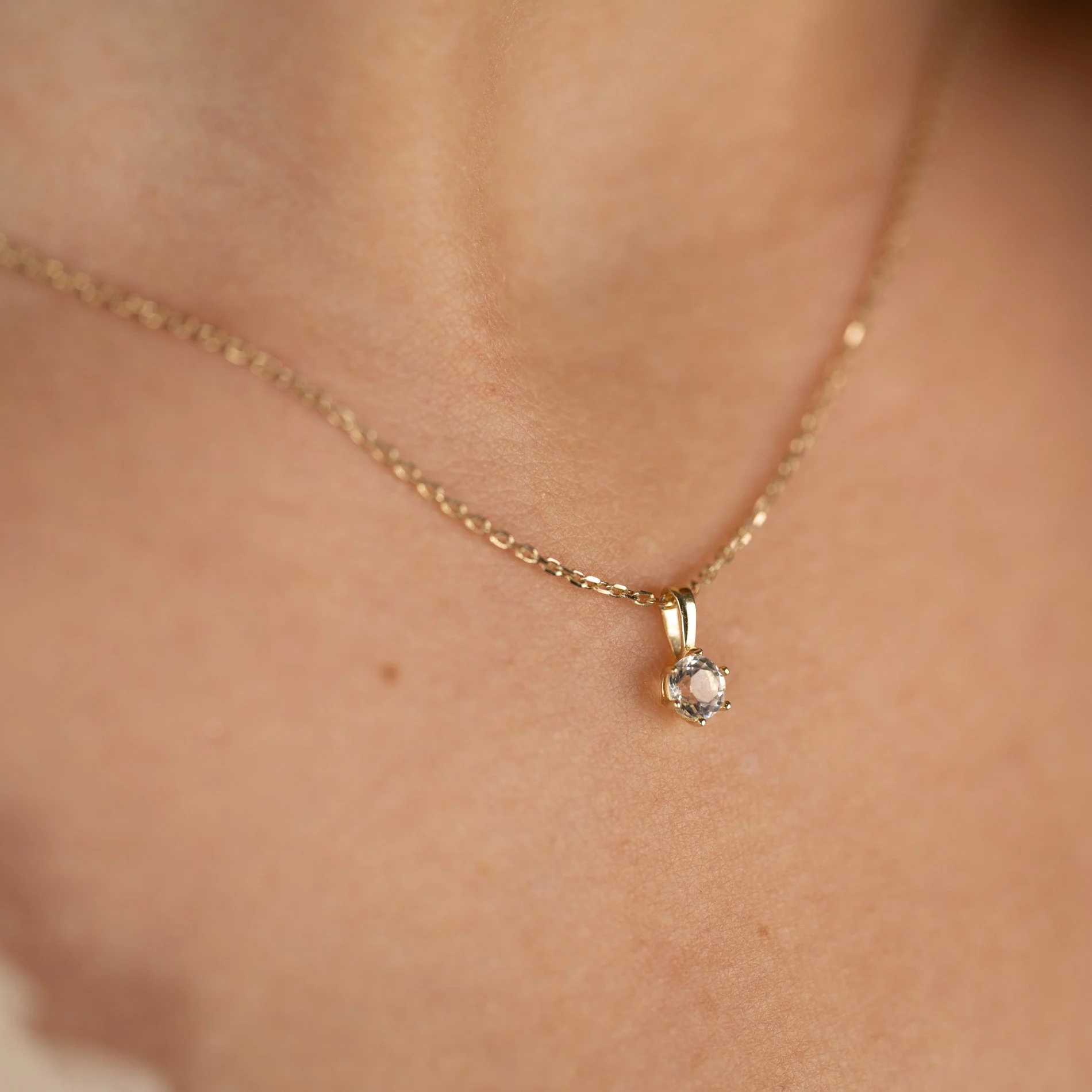 SOLEY WHITE TOPAZ SOLID GOLD PENDANT - Image 4