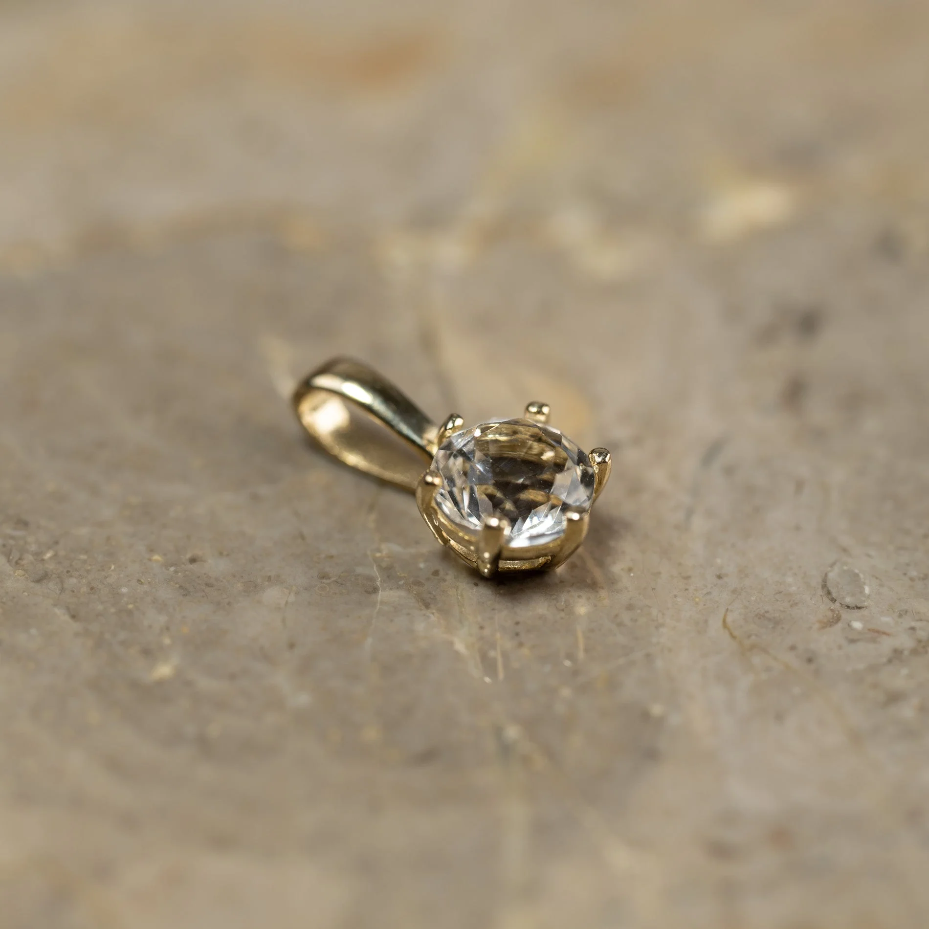 SOLEY WHITE TOPAZ SOLID GOLD PENDANT - Image 5