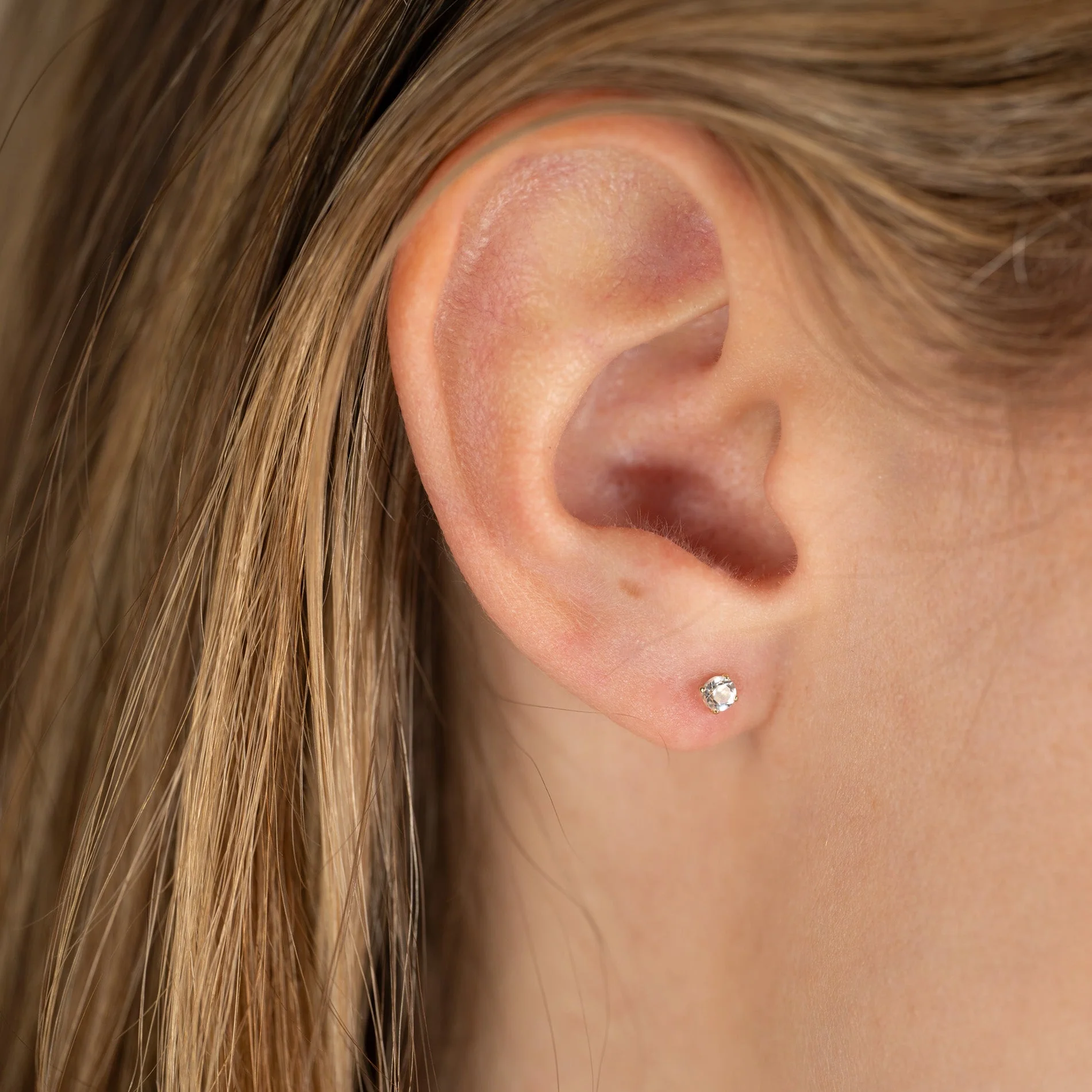 SOLEY WHITE TOPAZ SOLID GOLD STUD EARRING - Image 2