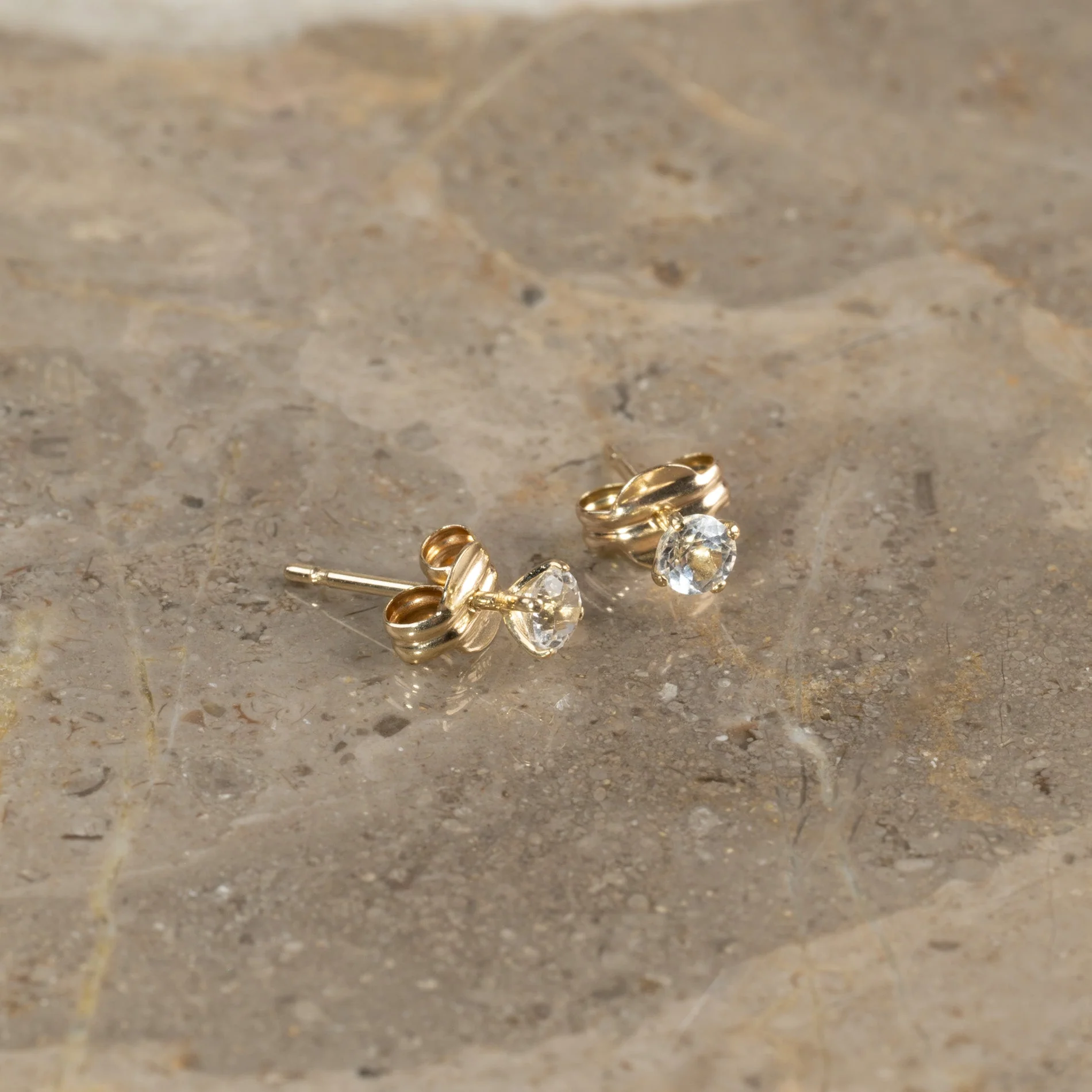 SOLEY WHITE TOPAZ SOLID GOLD STUD EARRING - Image 3