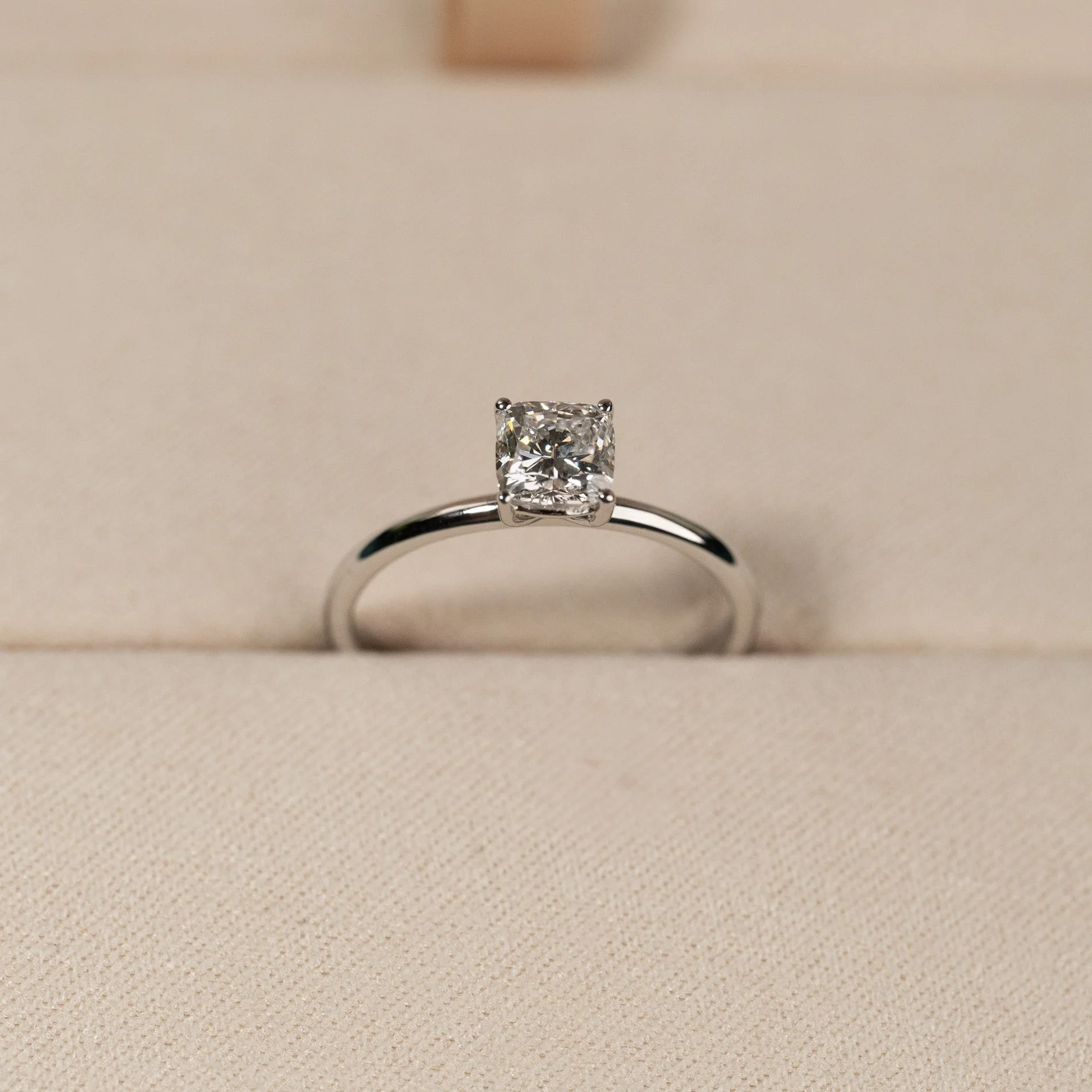 SOLITAIRE BASKET-SET CUSHION-CUT LAB-DIAMOND RING - 0.75ct - WG - Image 3