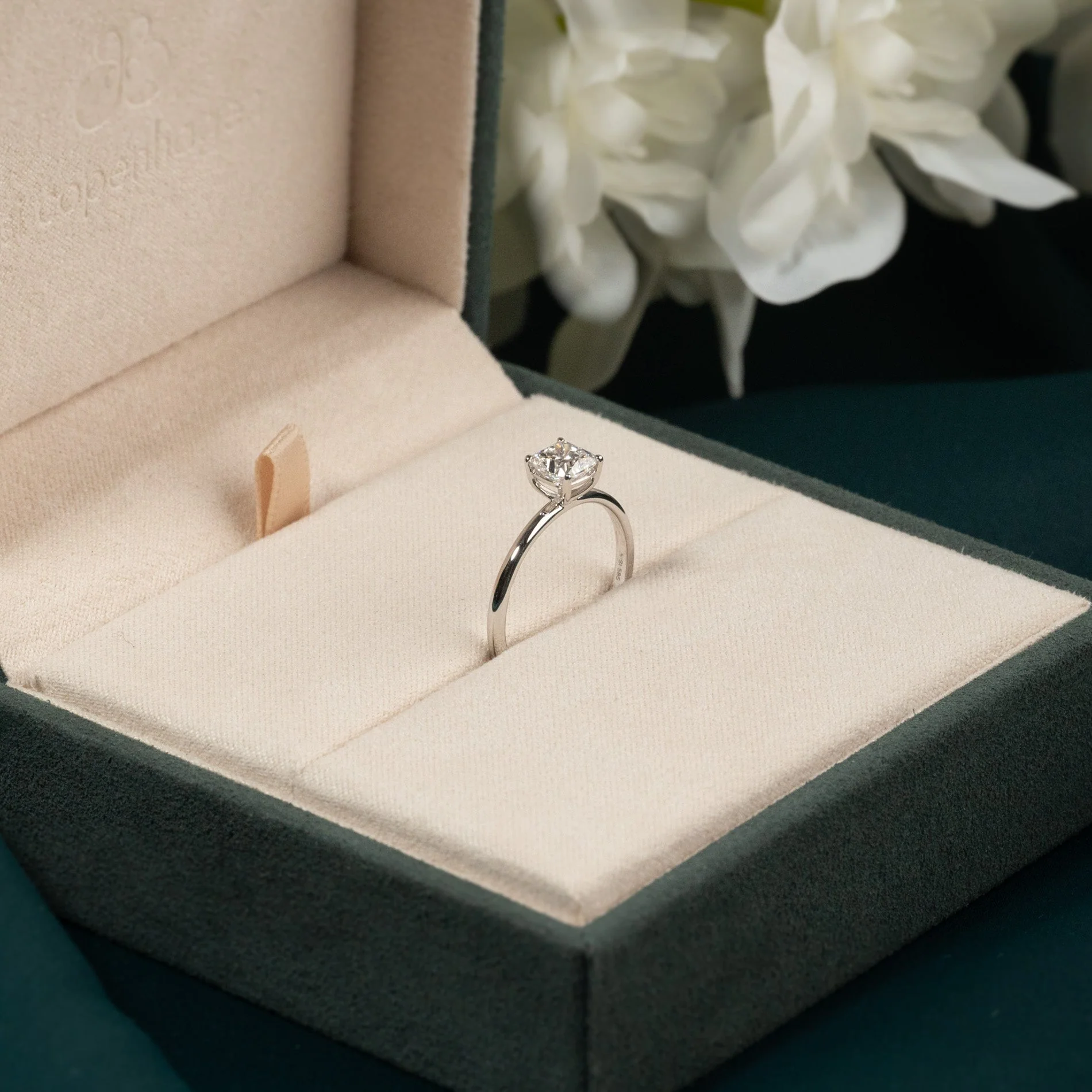 SOLITAIRE BASKET-SET CUSHION-CUT LAB-DIAMOND RING - 0.75ct - WG - Image 4