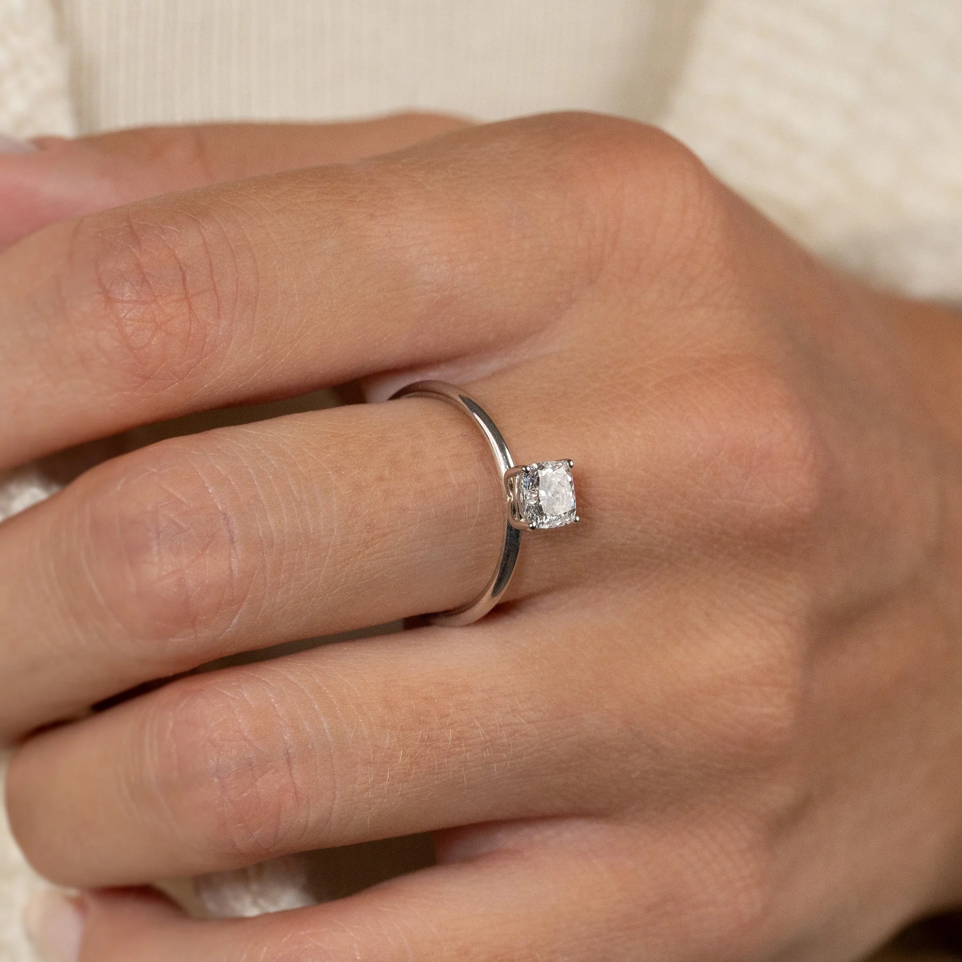 SOLITAIRE BASKET-SET CUSHION-CUT LAB-DIAMOND RING - 0.75ct - WG - Image 5
