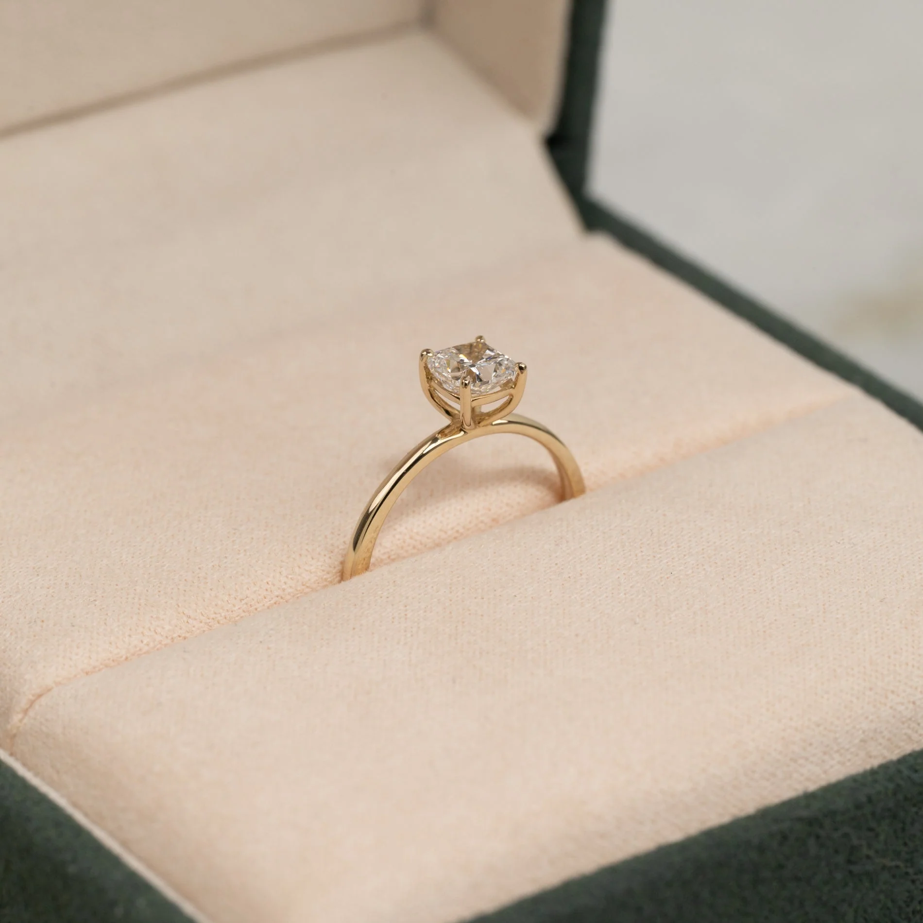 SOLITAIRE BASKET-SET CUSHION-CUT LAB-DIAMOND RING - 0.75ct - YG - Image 3
