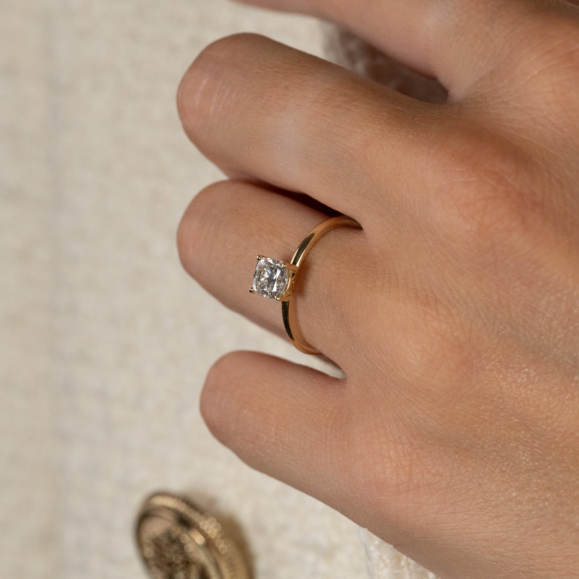 SOLITAIRE BASKET-SET CUSHION-CUT LAB-DIAMOND RING - 0.75ct - YG - Image 4