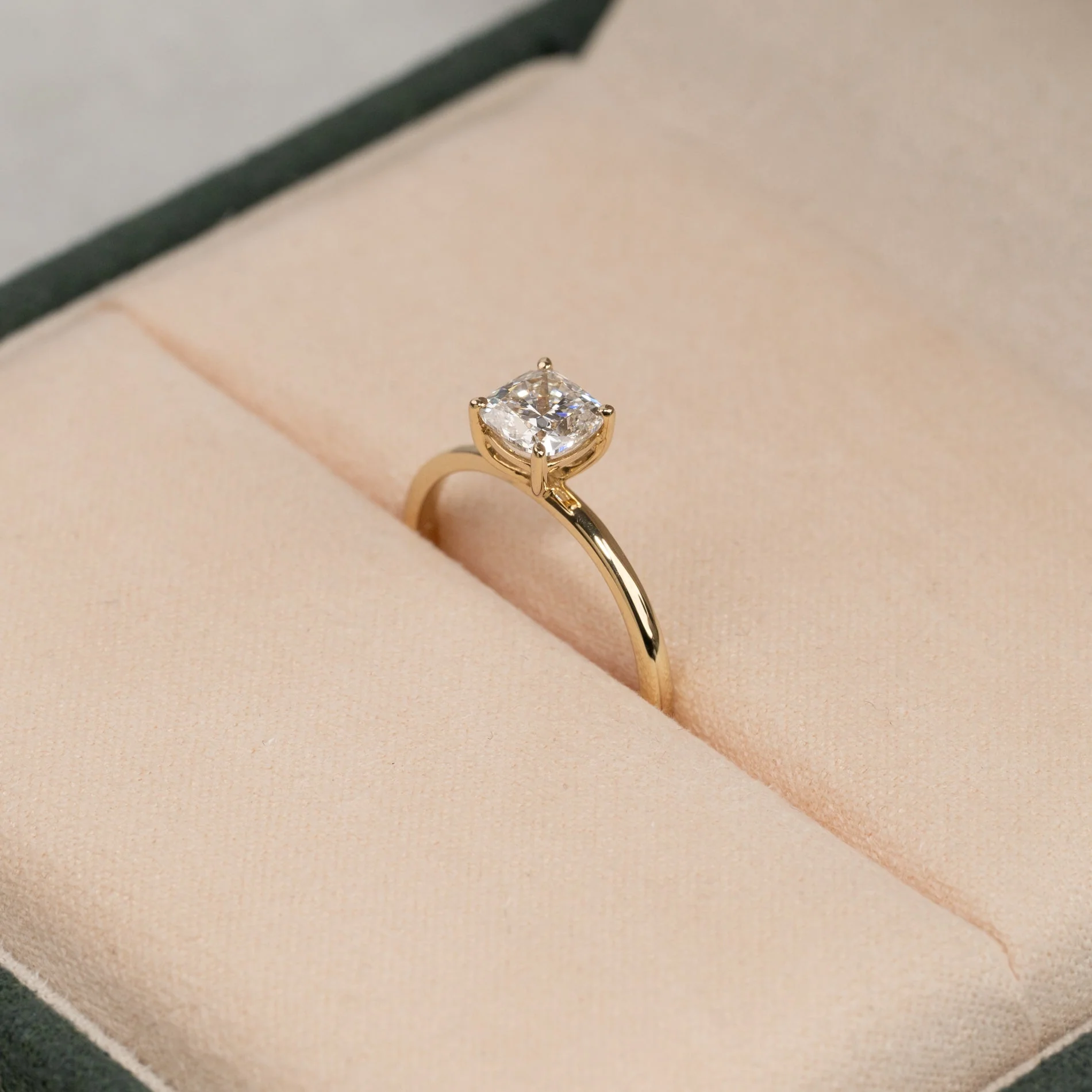 SOLITAIRE BASKET-SET CUSHION-CUT LAB-DIAMOND RING - 0.75ct - YG - Image 6