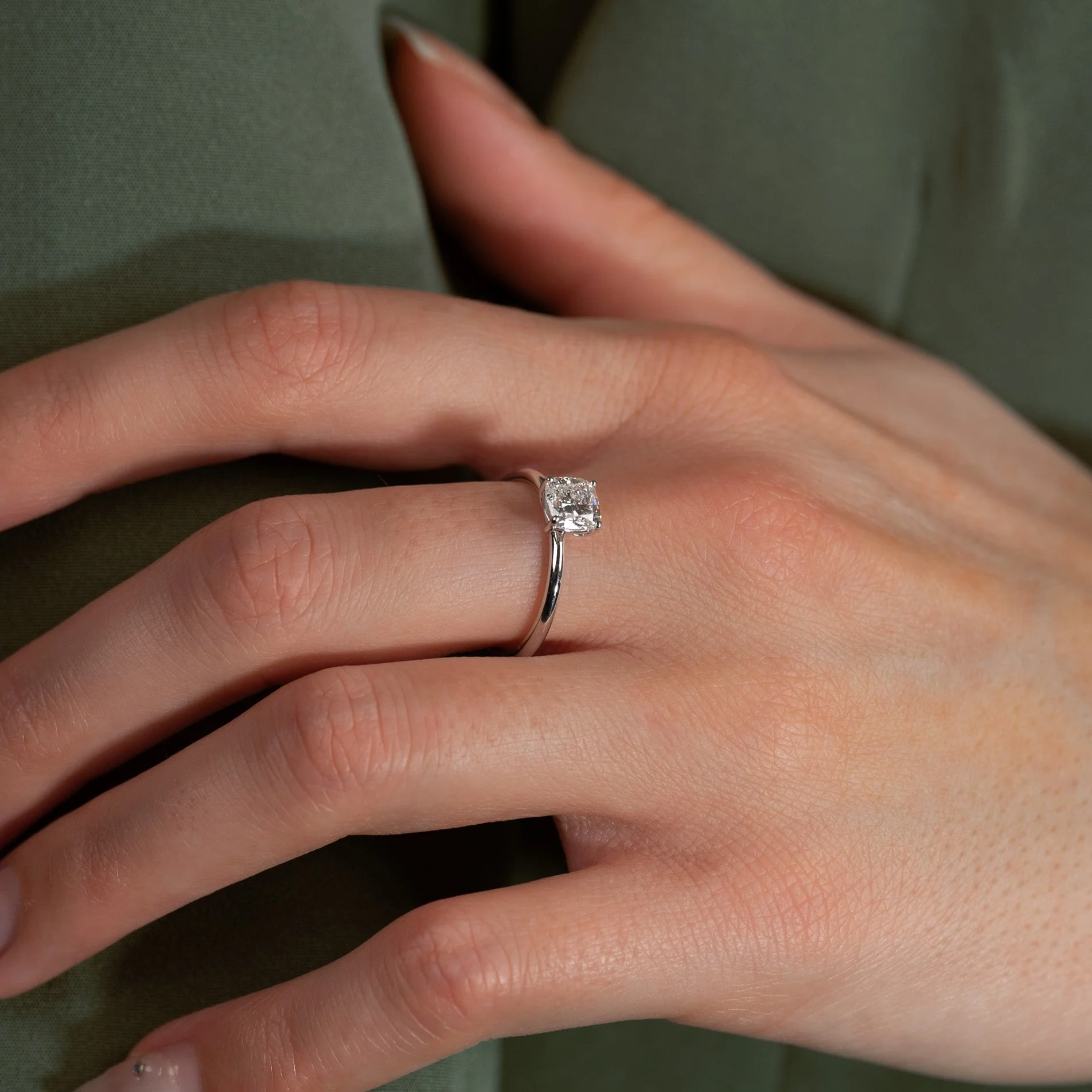 SOLITAIRE BASKET-SET CUSHION-CUT LAB-DIAMOND RING - 1.0ct - WG - Image 6