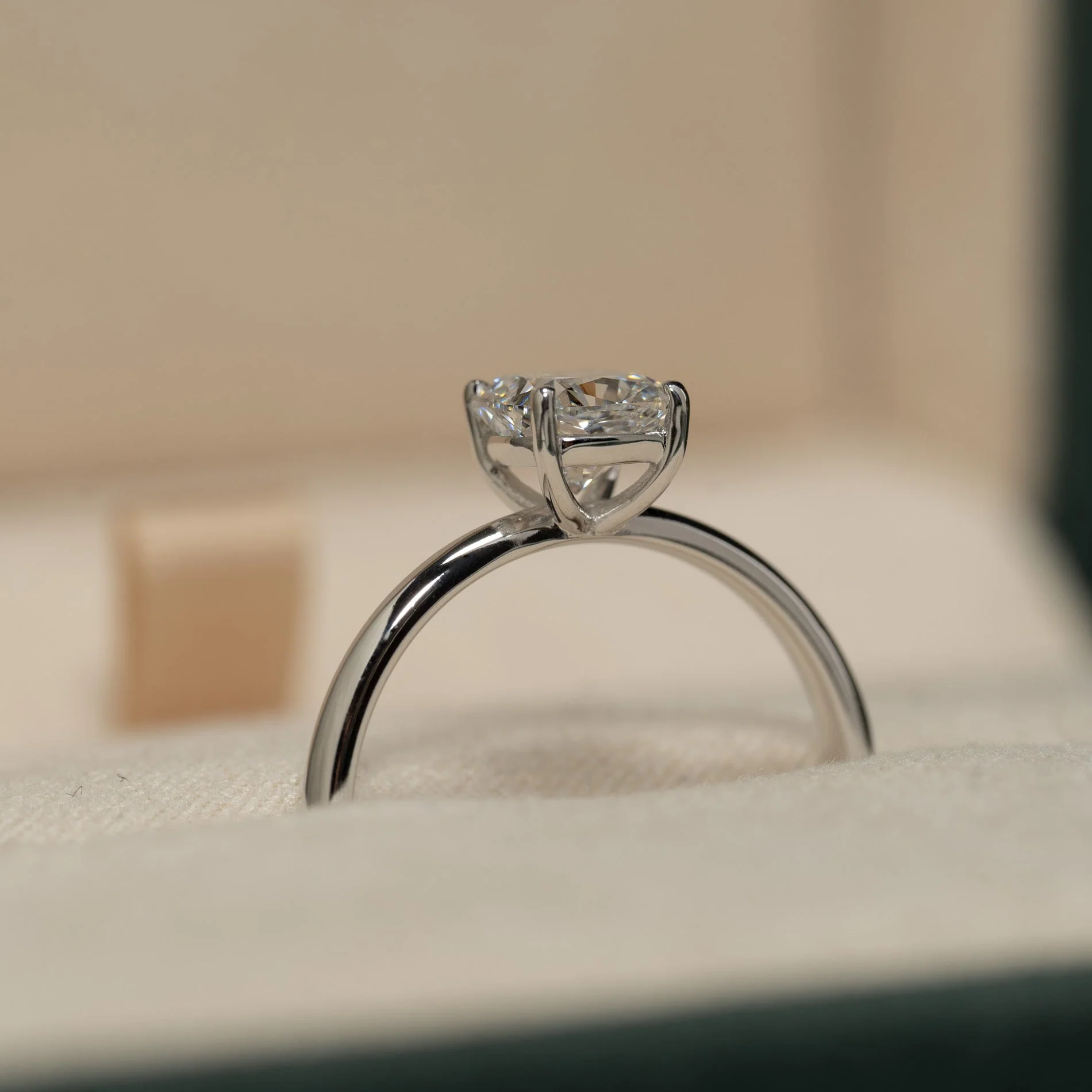 SOLITAIRE BASKET-SET CUSHION-CUT LAB-DIAMOND RING - 1.0ct - WG - Image 7