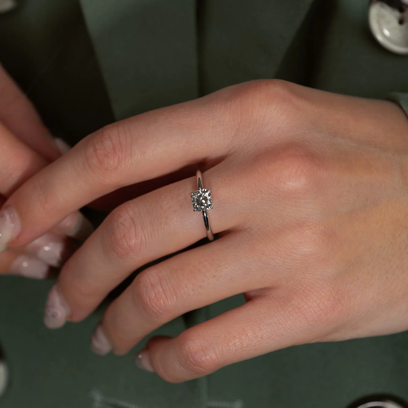 SOLITAIRE BASKET-SET CUSHION-CUT LAB-DIAMOND RING - 1.0ct - WG - Image 8