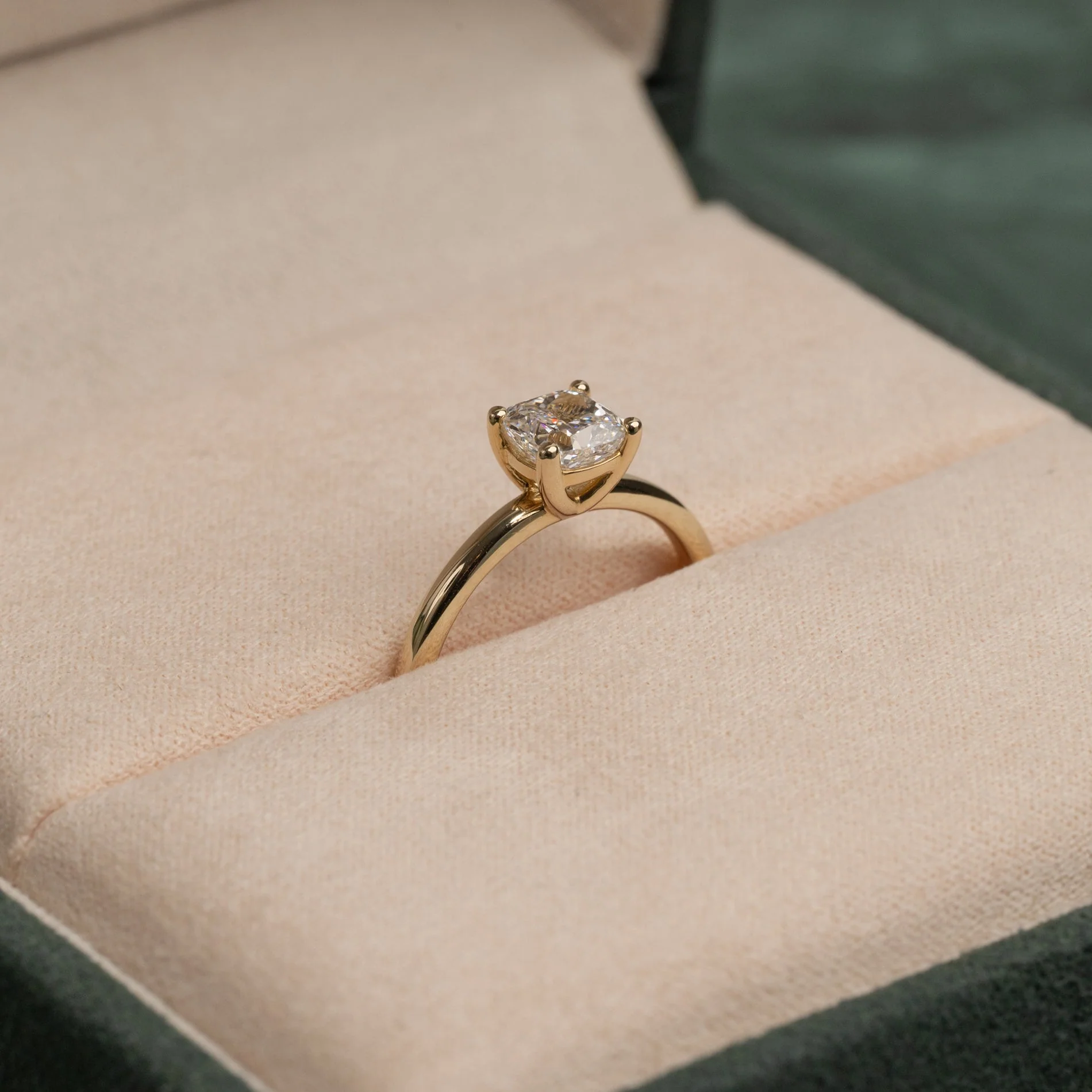 SOLITAIRE BASKET-SET CUSHION-CUT LAB-DIAMOND RING - 1.0ct - YG - Image 5