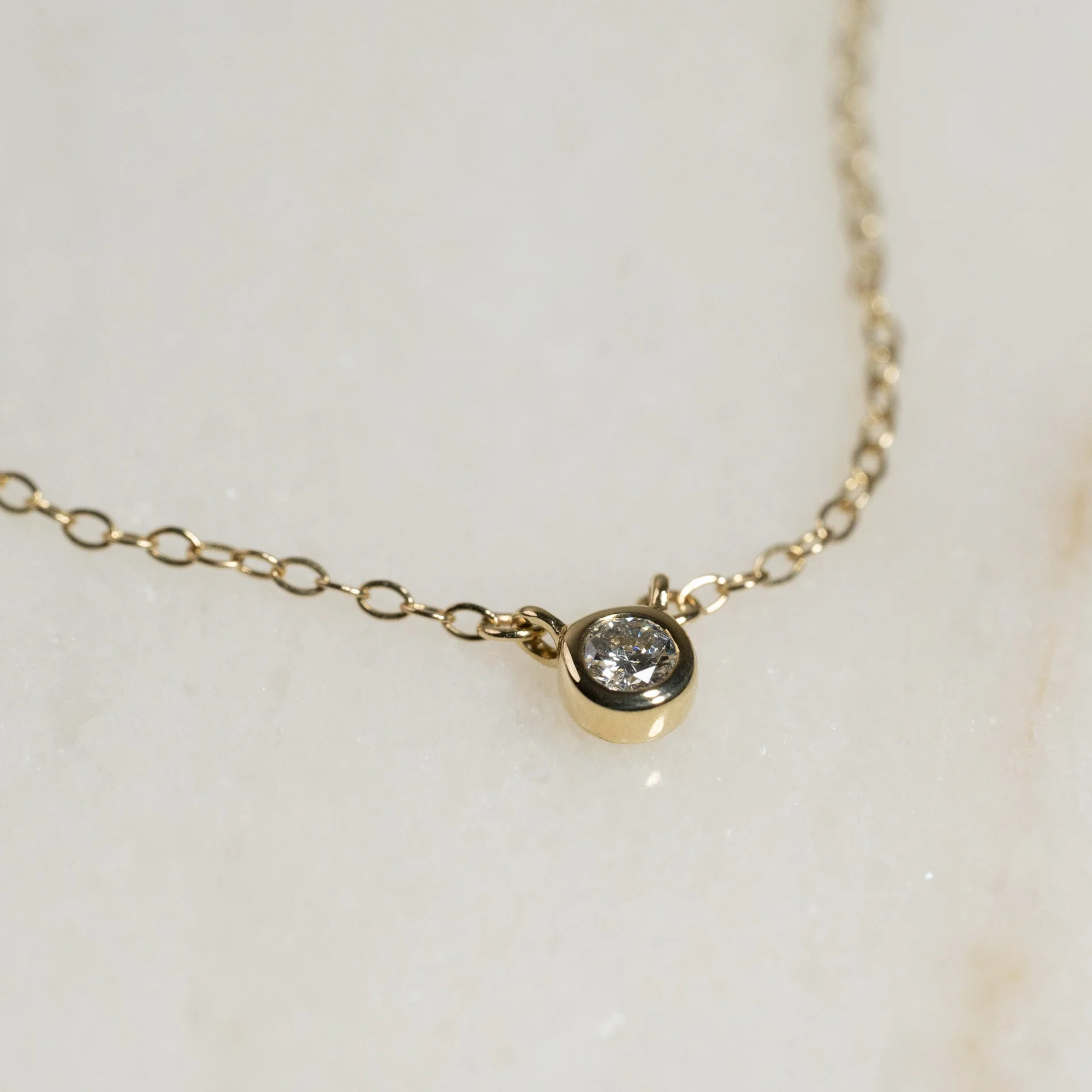 SOLITAIRE BEZEL LAB-DIAMOND NECKLACE - 0.1ct - YG - Image 3