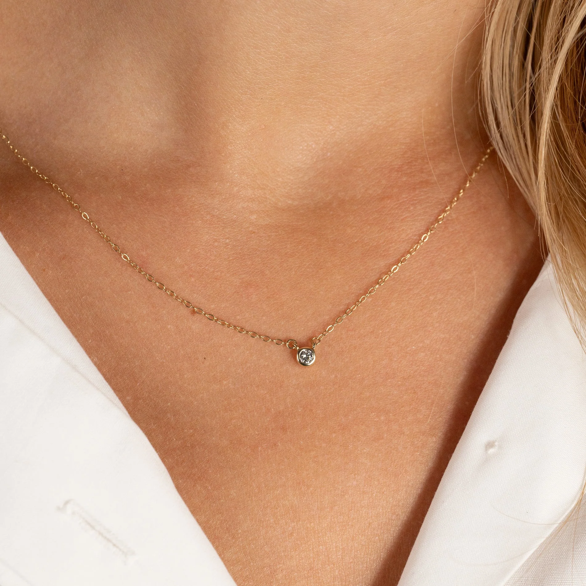 SOLITAIRE BEZEL LAB-DIAMOND NECKLACE - 0.1ct - YG - Image 5