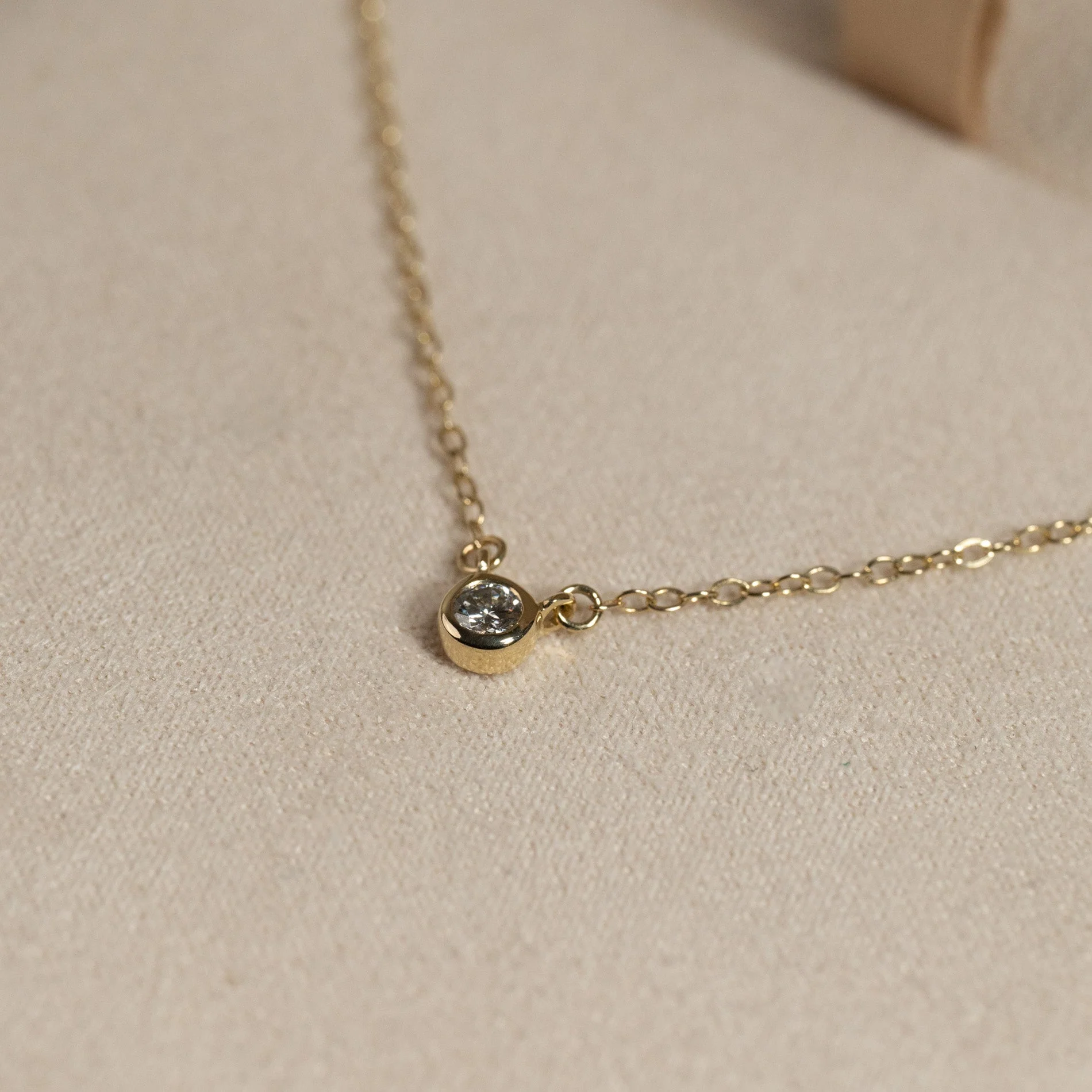 SOLITAIRE BEZEL LAB-DIAMOND NECKLACE - 0.1ct - YG - Image 6