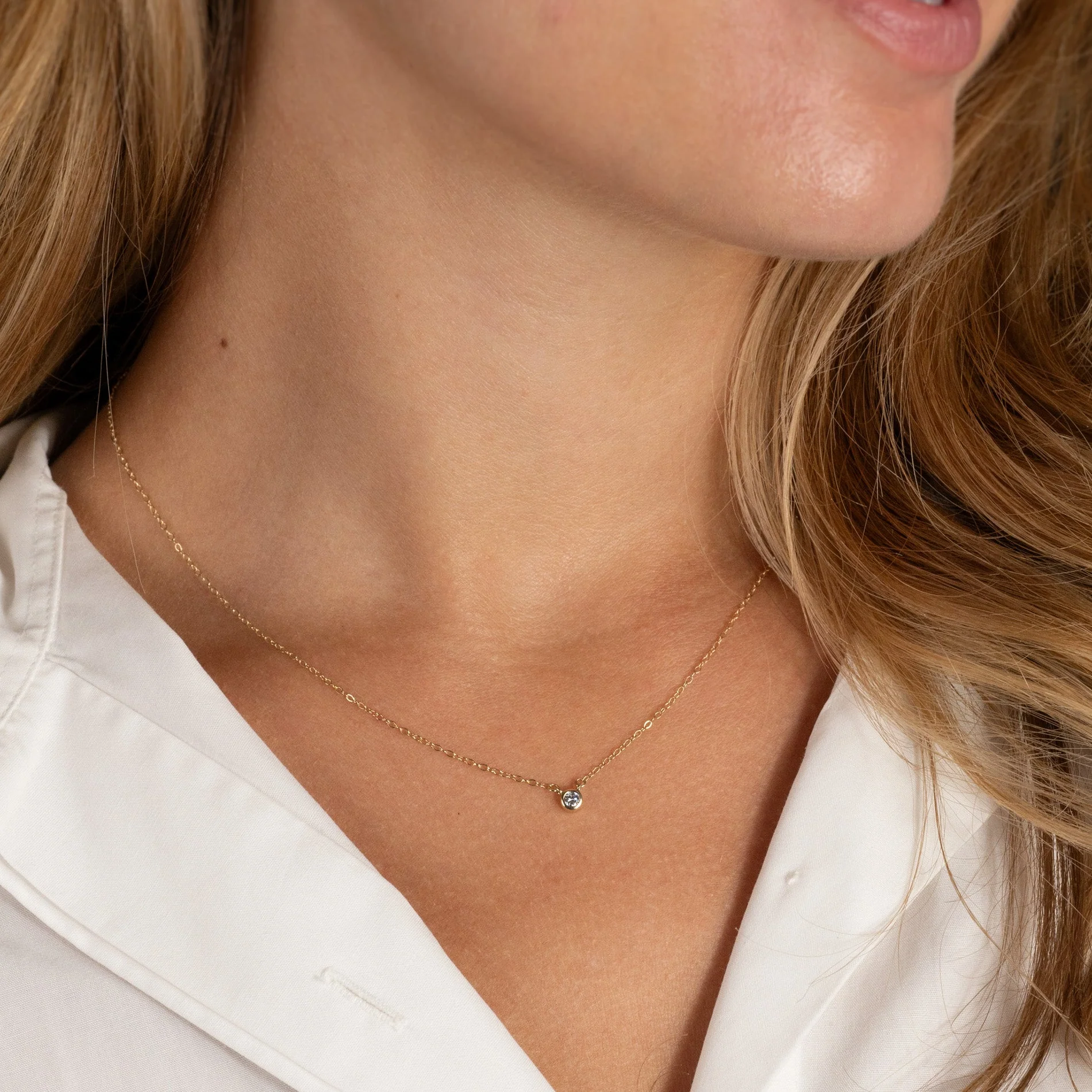 SOLITAIRE BEZEL LAB-DIAMOND NECKLACE - 0.1ct - YG - Image 7