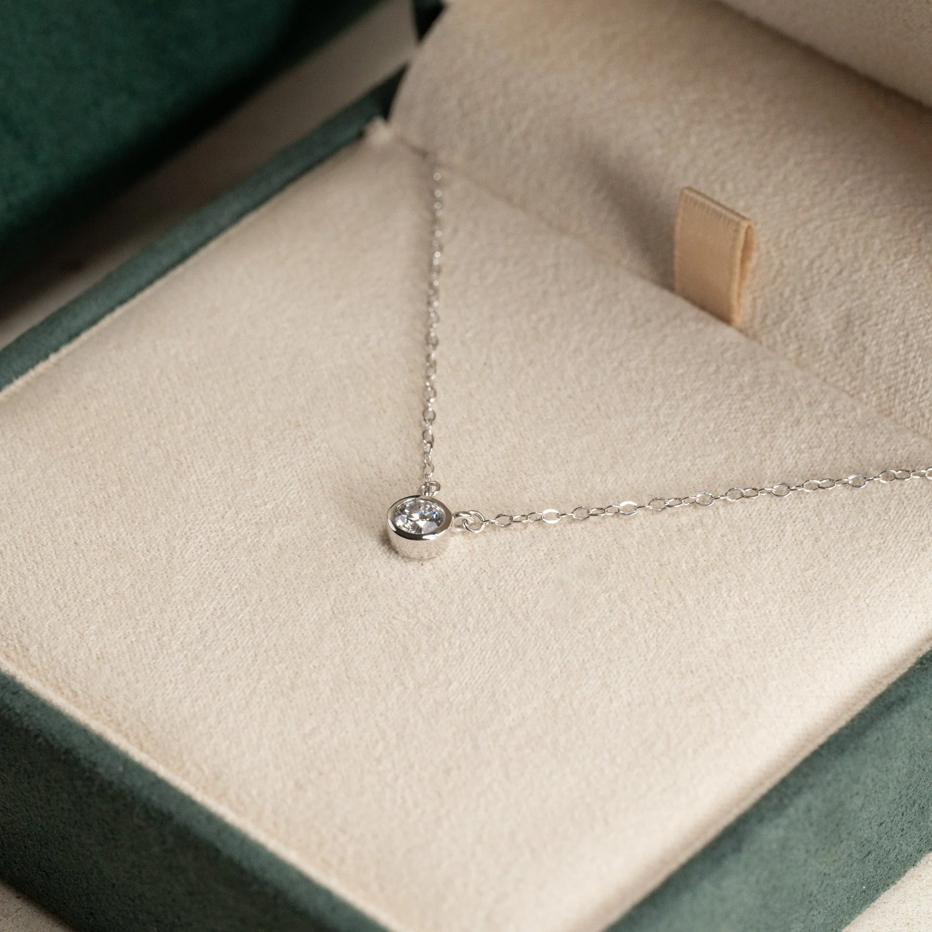 SOLITAIRE BEZEL LAB-DIAMOND NECKLACE - 0.25ct - WG - Image 6