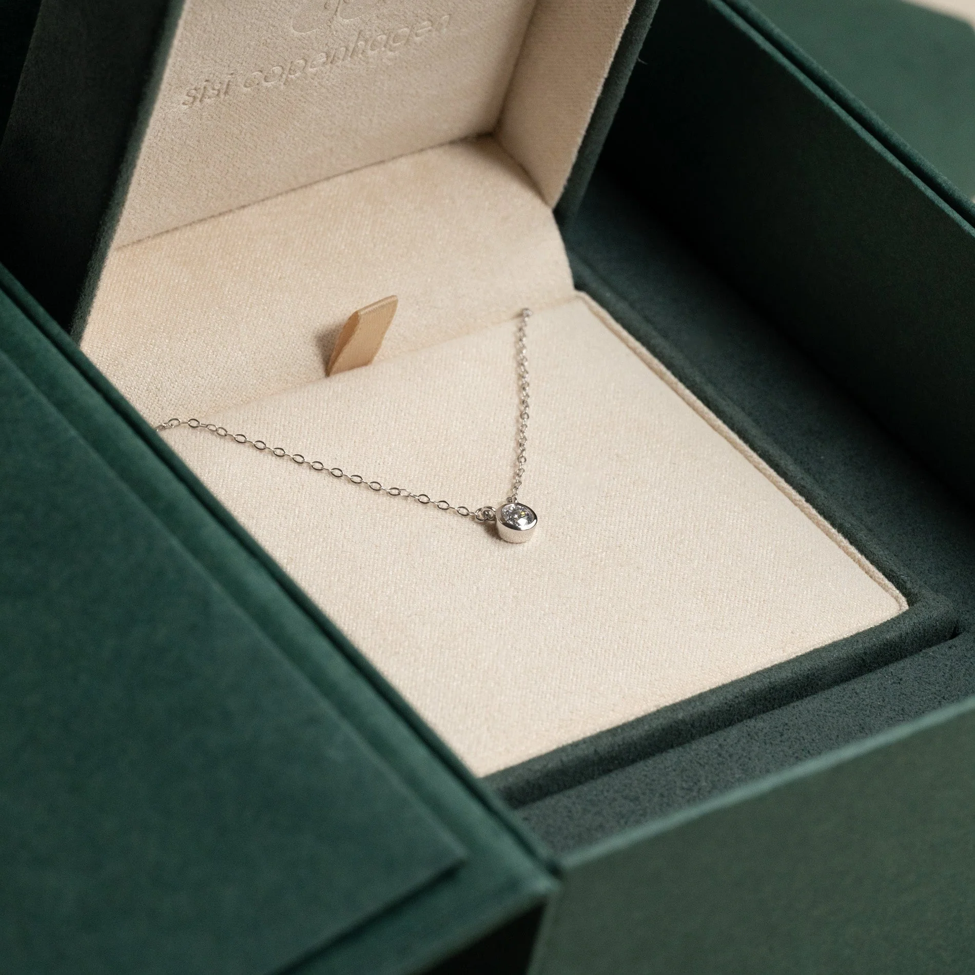 SOLITAIRE BEZEL LAB-DIAMOND NECKLACE - 0.25ct - WG - Image 9