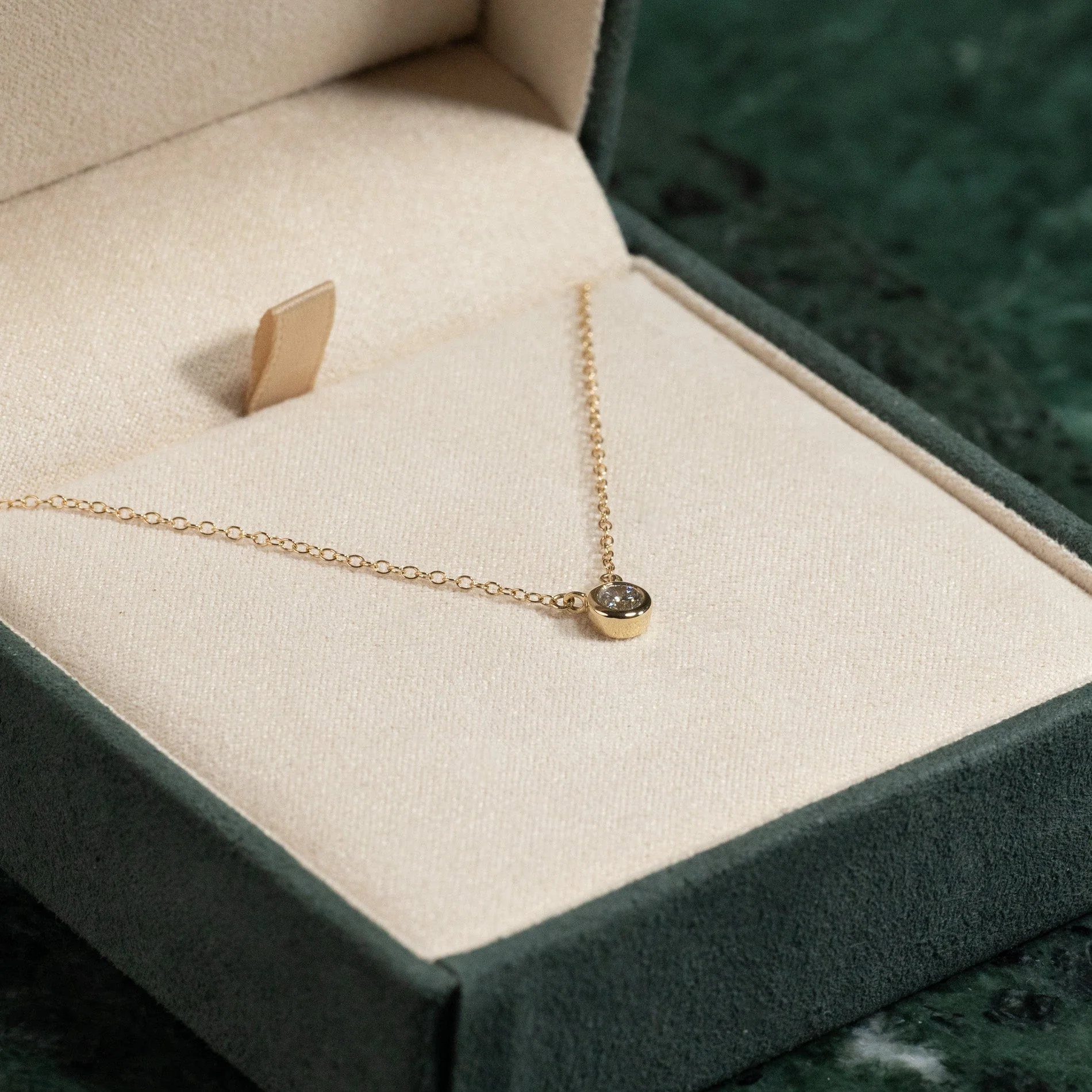 SOLITAIRE BEZEL LAB-DIAMOND NECKLACE - 0.25ct - YG - Image 15