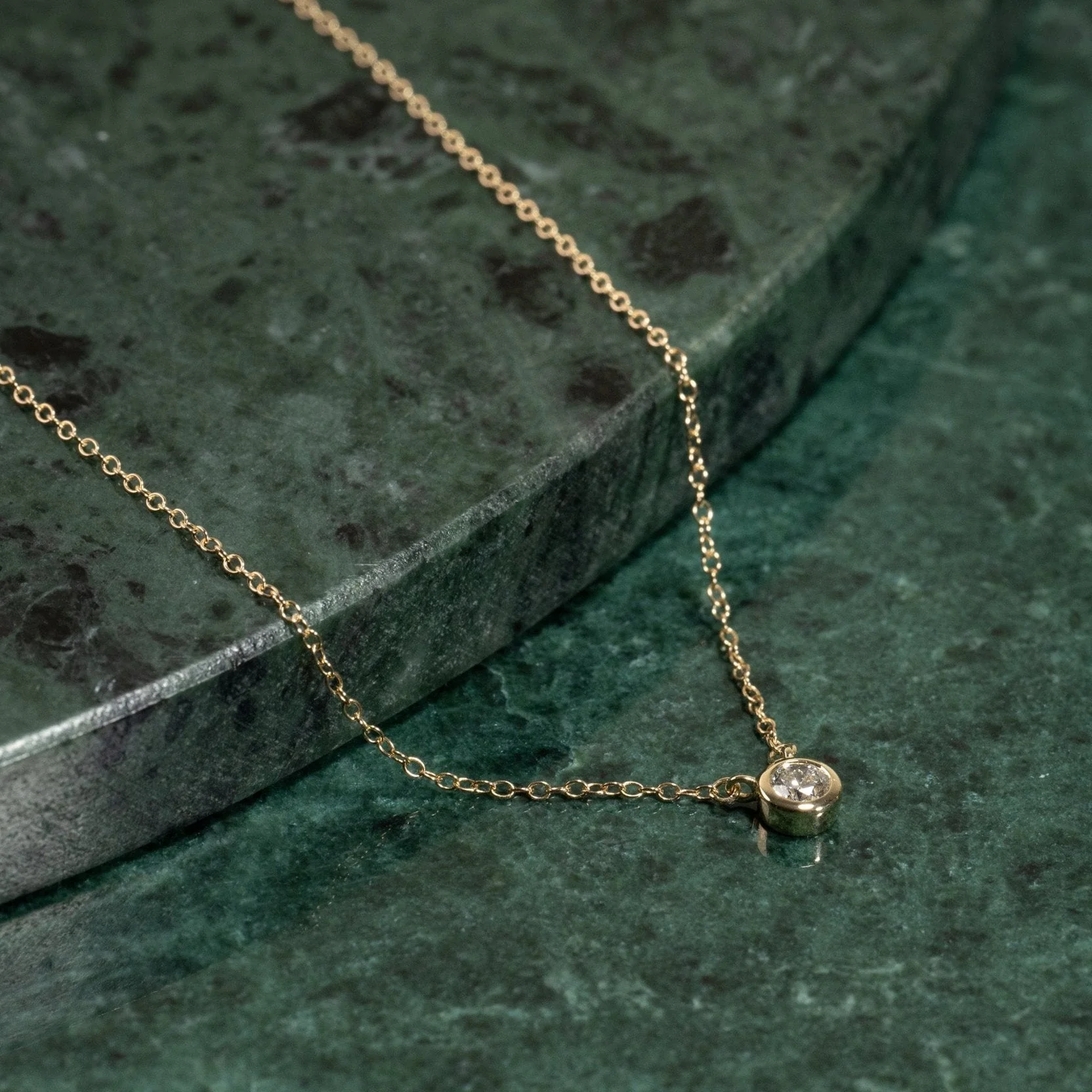 SOLITAIRE BEZEL LAB-DIAMOND NECKLACE - 0.25ct - YG - Image 2