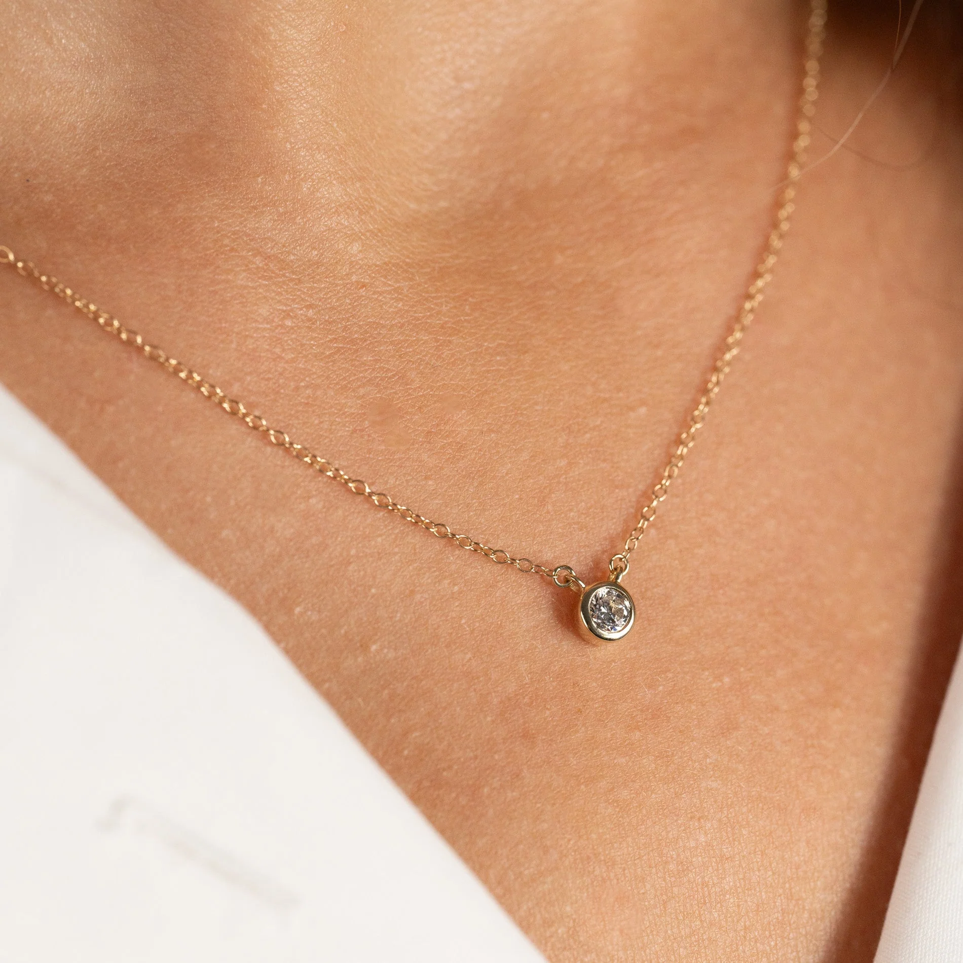SOLITAIRE BEZEL LAB-DIAMOND NECKLACE - 0.25ct - YG - Image 3