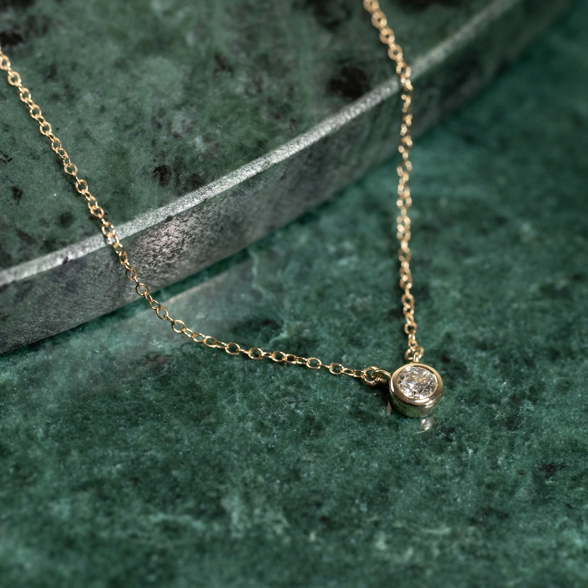 SOLITAIRE BEZEL LAB-DIAMOND NECKLACE - 0.25ct - YG - Image 5