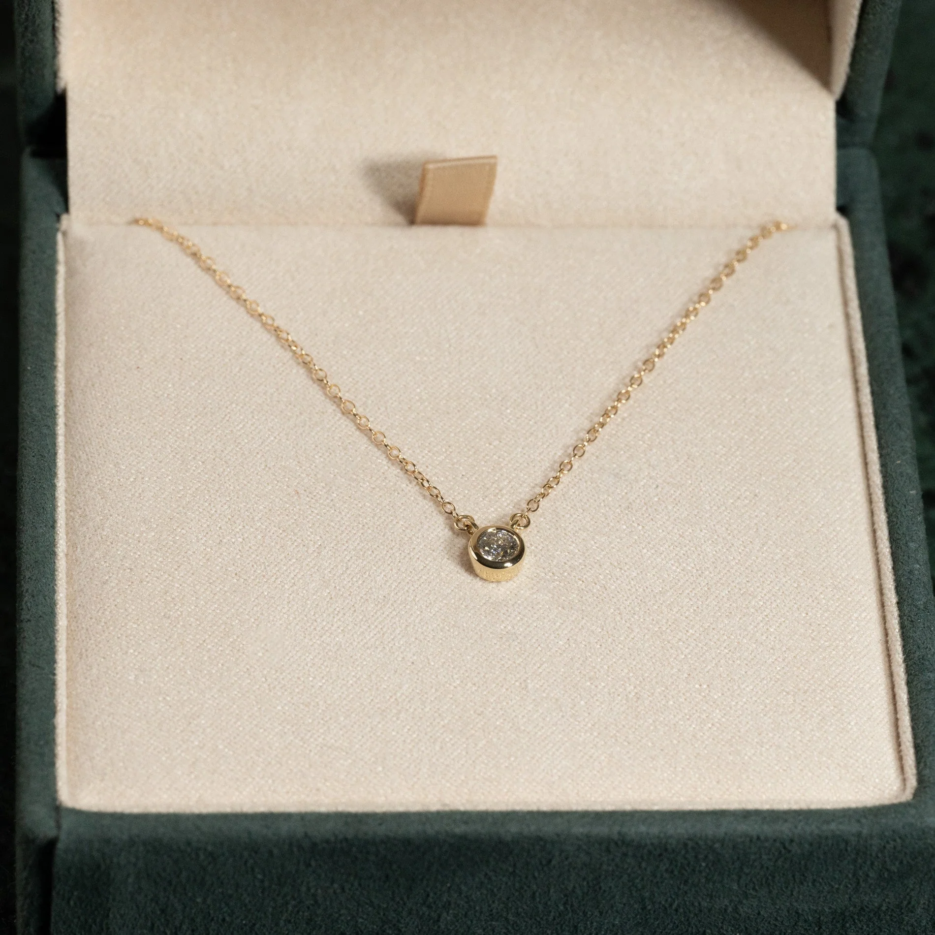 SOLITAIRE BEZEL LAB-DIAMOND NECKLACE - 0.25ct - YG - Image 7