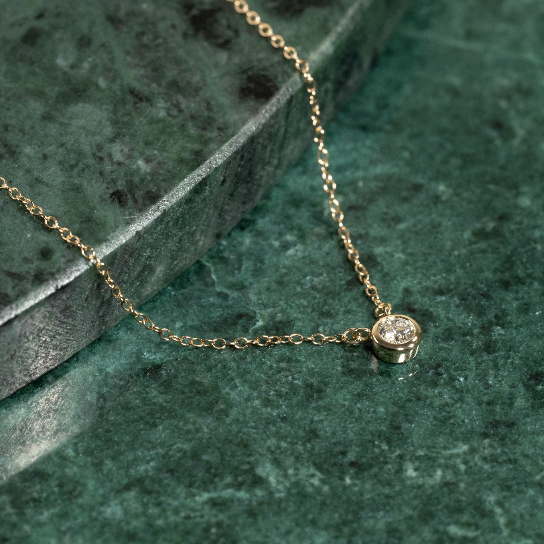 SOLITAIRE BEZEL LAB-DIAMOND NECKLACE - 0.25ct - YG - Image 9