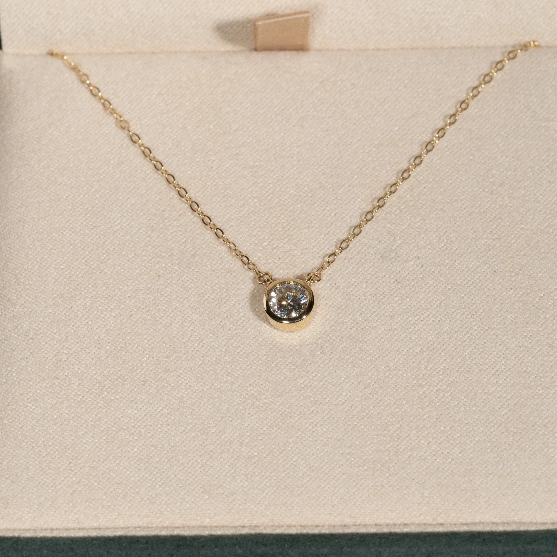 SOLITAIRE BEZEL LAB-DIAMOND NECKLACE - 0.5ct - YG - Image 10