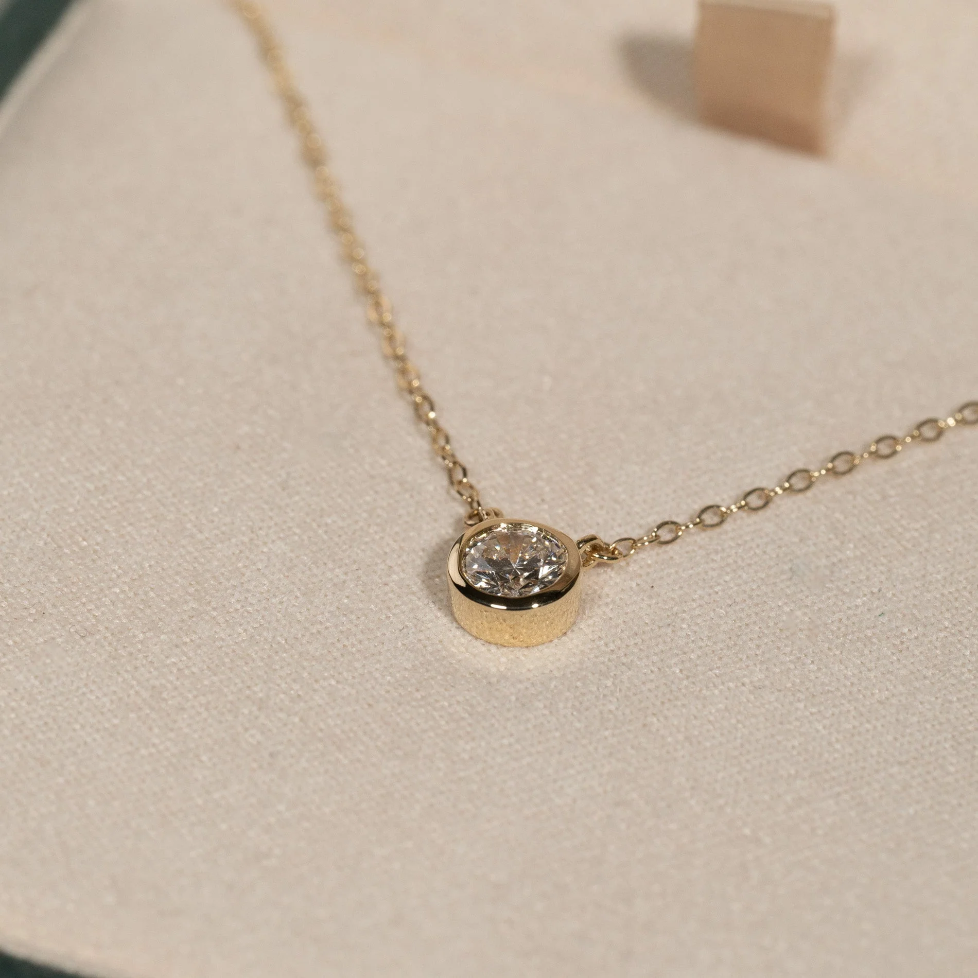 SOLITAIRE BEZEL LAB-DIAMOND NECKLACE - 0.5ct - YG - Image 3