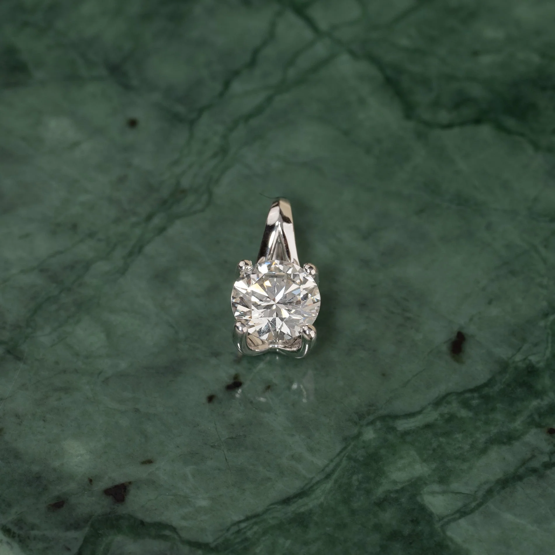 SOLITAIRE DIAMOND PENDANT - Image 4