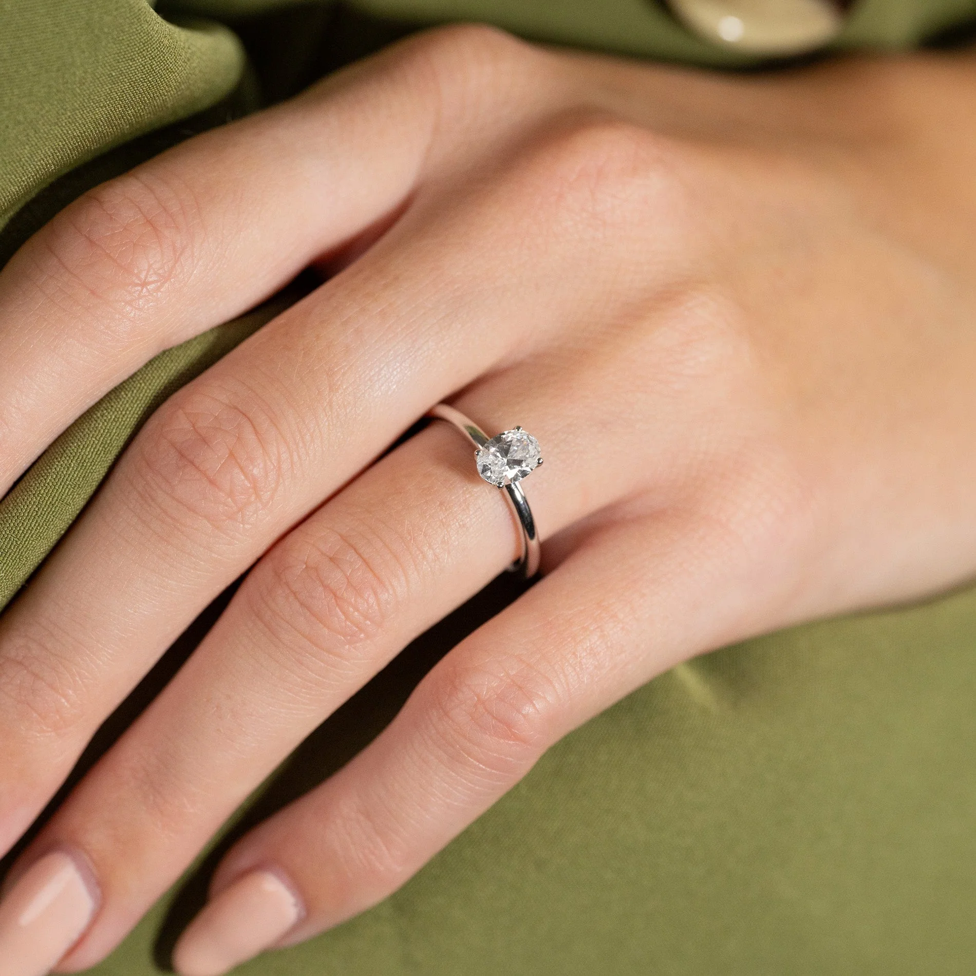 SOLITAIRE OVAL-CUT LAB-DIAMOND RING - 0.75ct - WG - Image 2