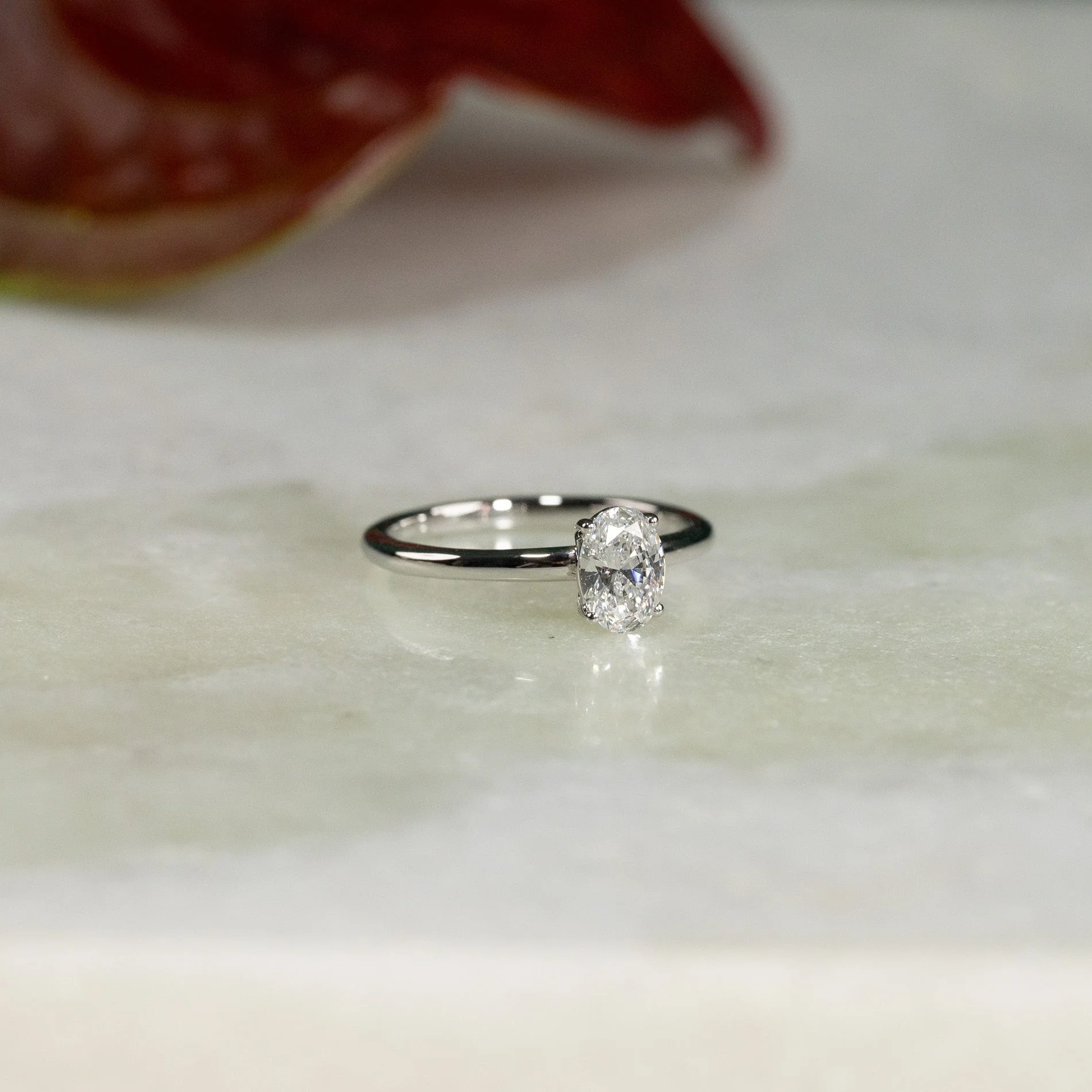 SOLITAIRE OVAL-CUT LAB-DIAMOND RING - 0.75ct - WG - Image 3