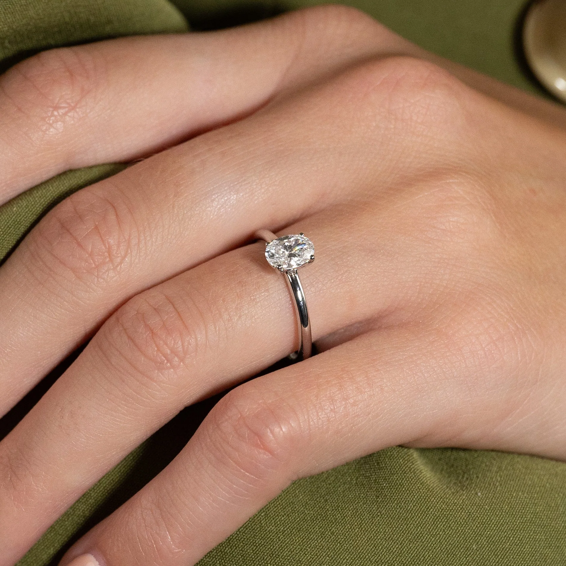 SOLITAIRE OVAL-CUT LAB-DIAMOND RING - 0.75ct - WG - Image 5