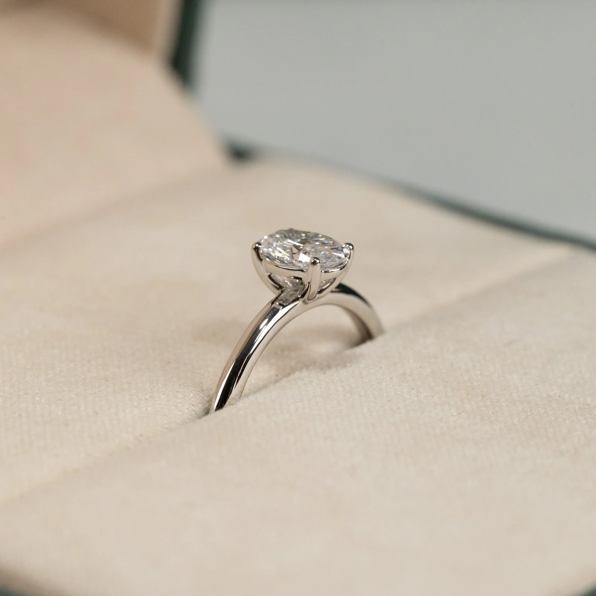 SOLITAIRE OVAL-CUT LAB-DIAMOND RING - 0.75ct - WG - Image 9