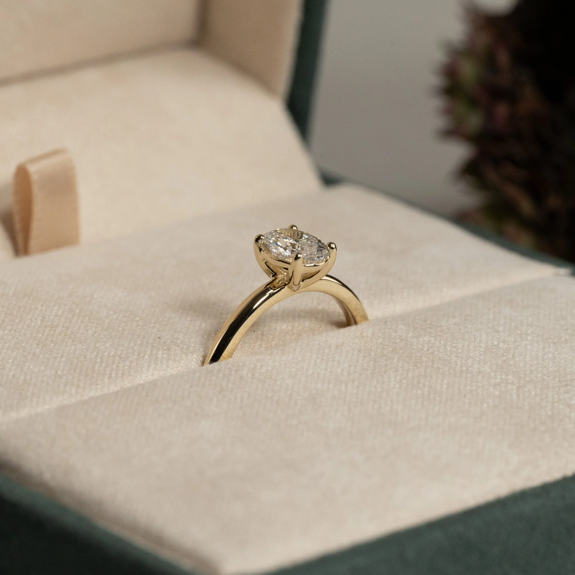 SOLITAIRE OVAL-CUT LAB-DIAMOND RING - 0.75ct - YG - Image 11