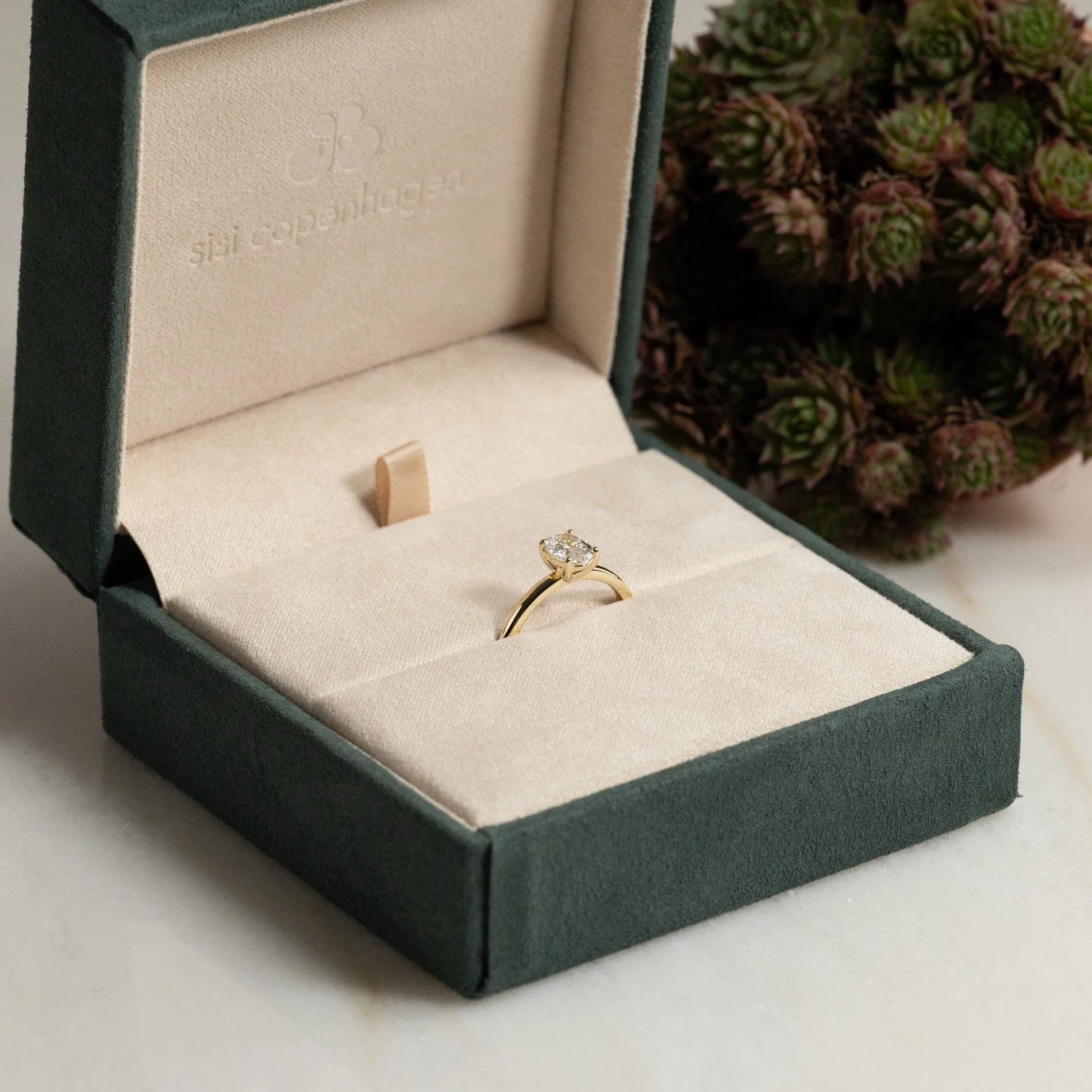 SOLITAIRE OVAL-CUT LAB-DIAMOND RING - 0.75ct - YG - Image 14