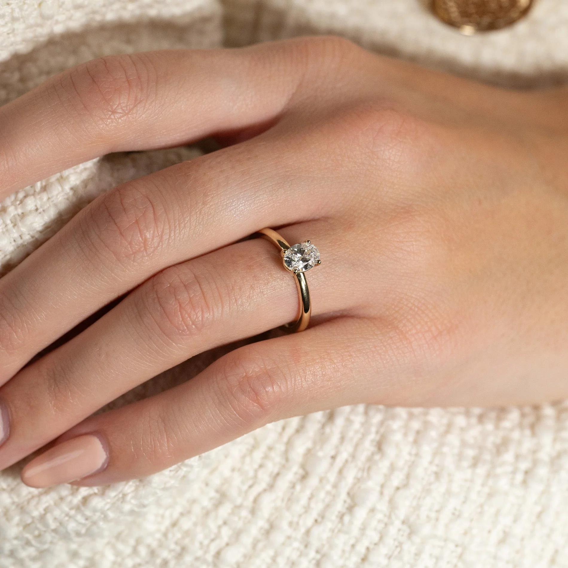 SOLITAIRE OVAL-CUT LAB-DIAMOND RING - 0.75ct - YG - Image 2