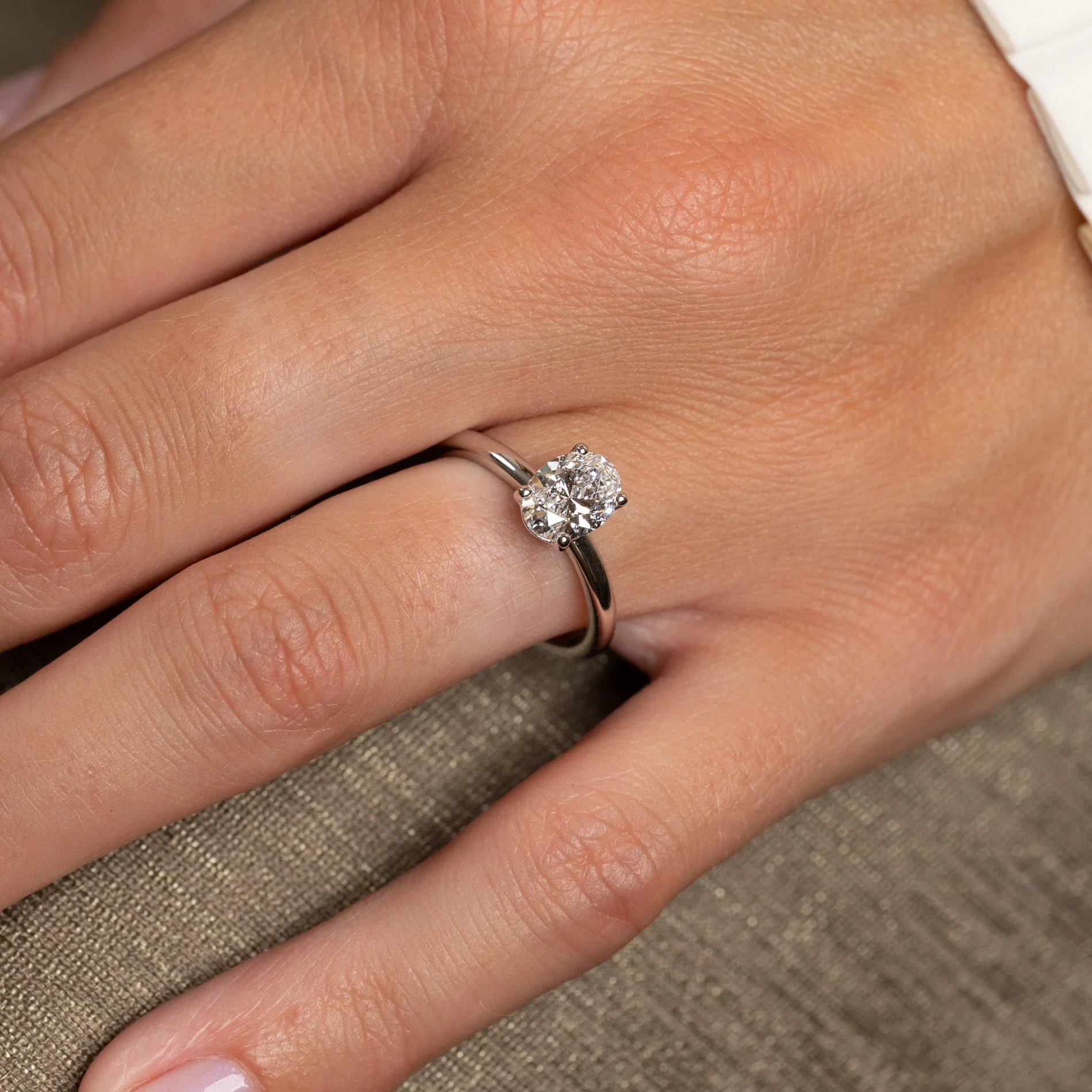 SOLITAIRE OVAL-CUT LAB-DIAMOND RING - 1.0ct - WG - Image 2