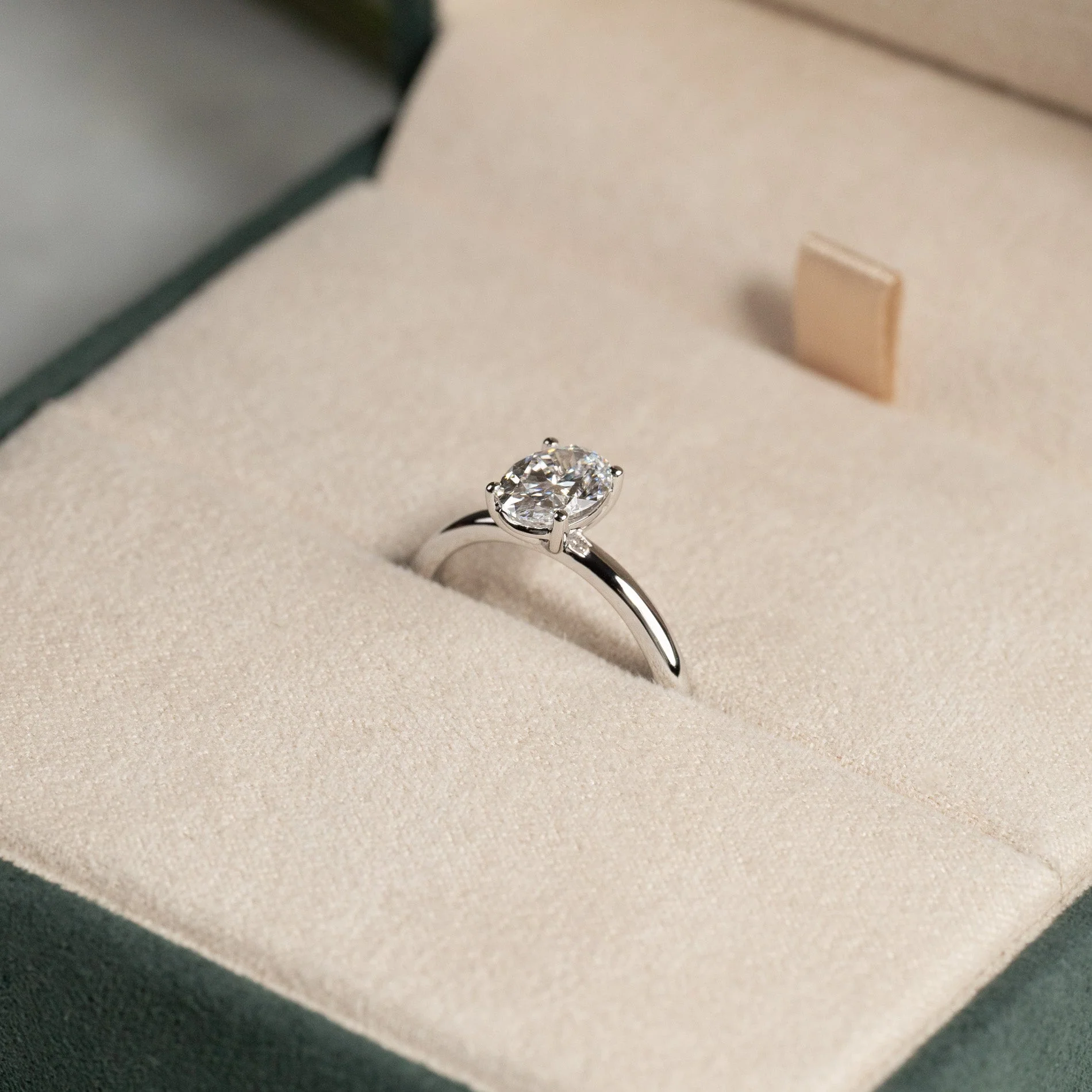 SOLITAIRE OVAL-CUT LAB-DIAMOND RING - 1.0ct - WG - Image 8