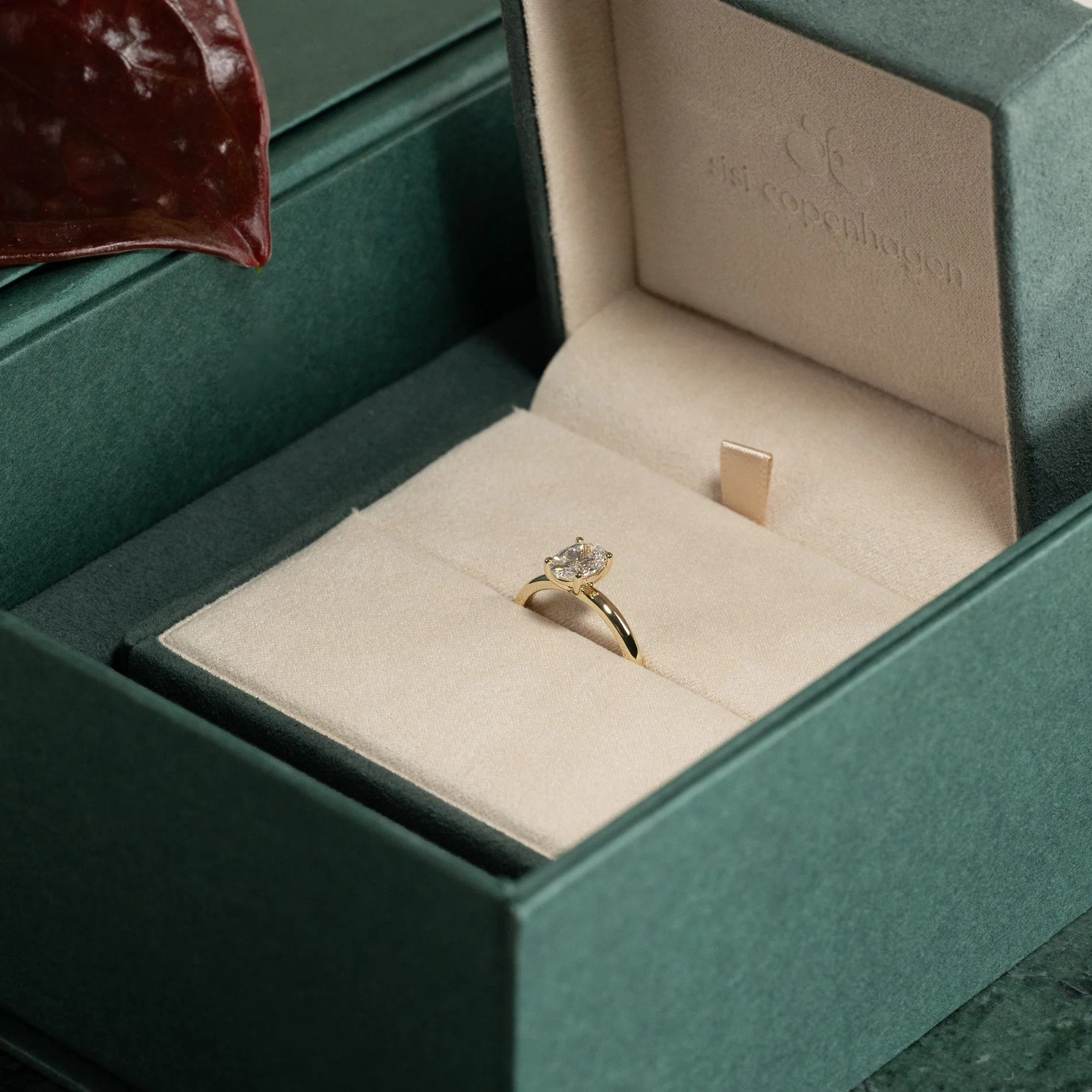 SOLITAIRE OVAL-CUT LAB-DIAMOND RING - 1.0ct - YG - Image 11