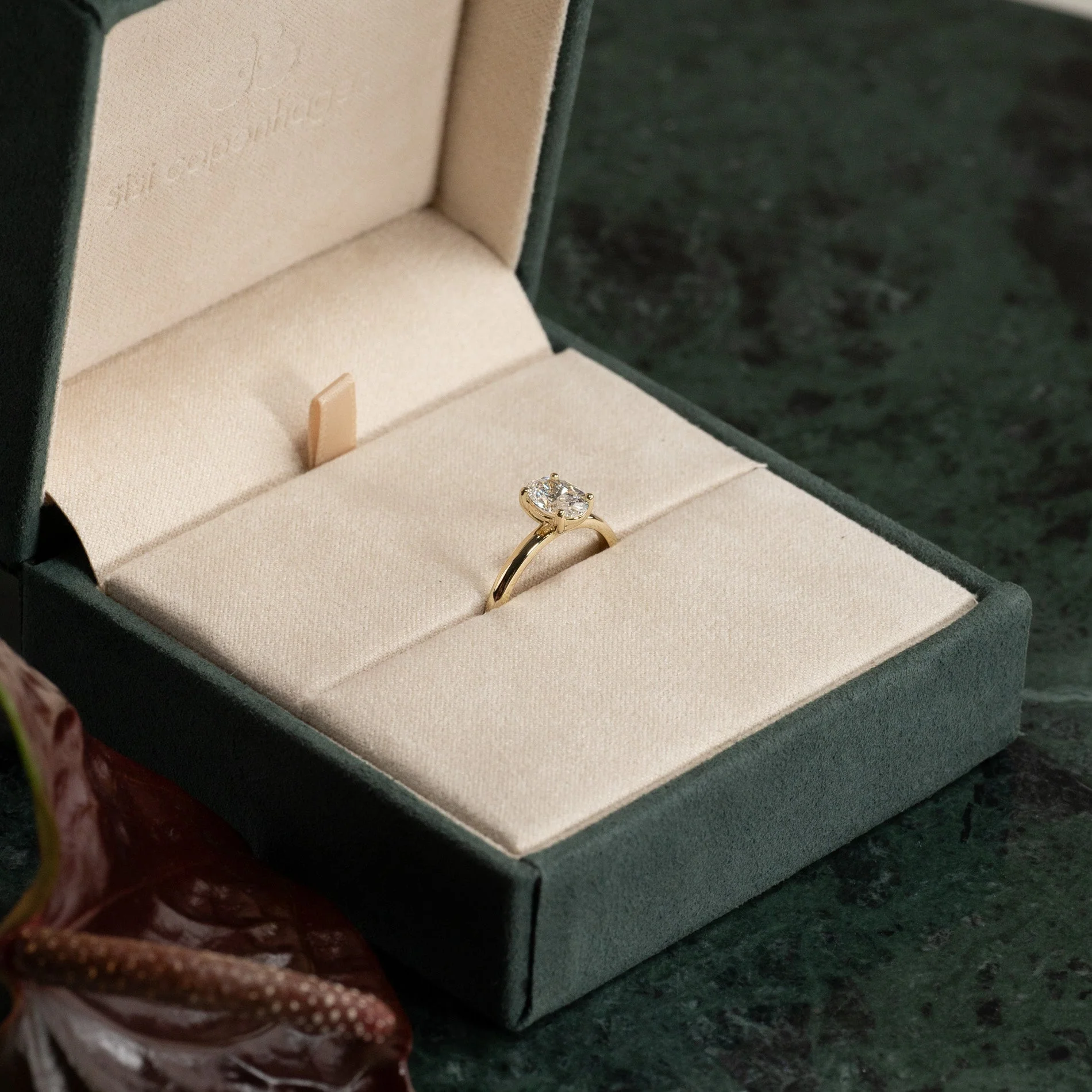 SOLITAIRE OVAL-CUT LAB-DIAMOND RING - 1.0ct - YG - Image 12