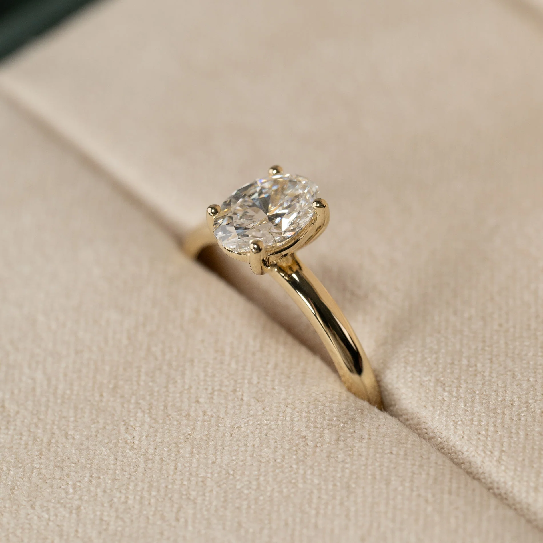 SOLITAIRE OVAL-CUT LAB-DIAMOND RING - 1.0ct - YG - Image 5