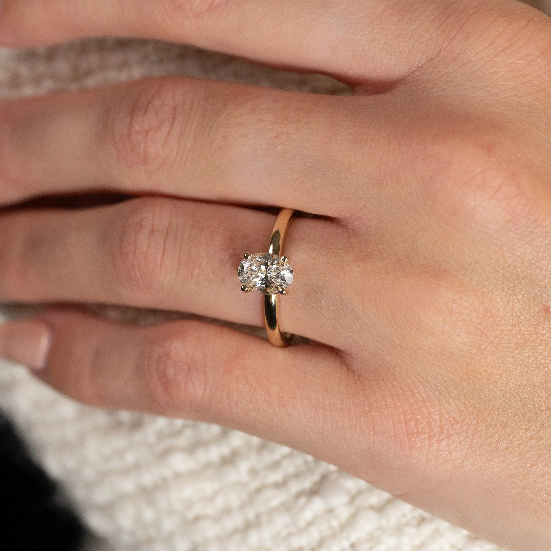 SOLITAIRE OVAL-CUT LAB-DIAMOND RING - 1.0ct - YG - Image 6