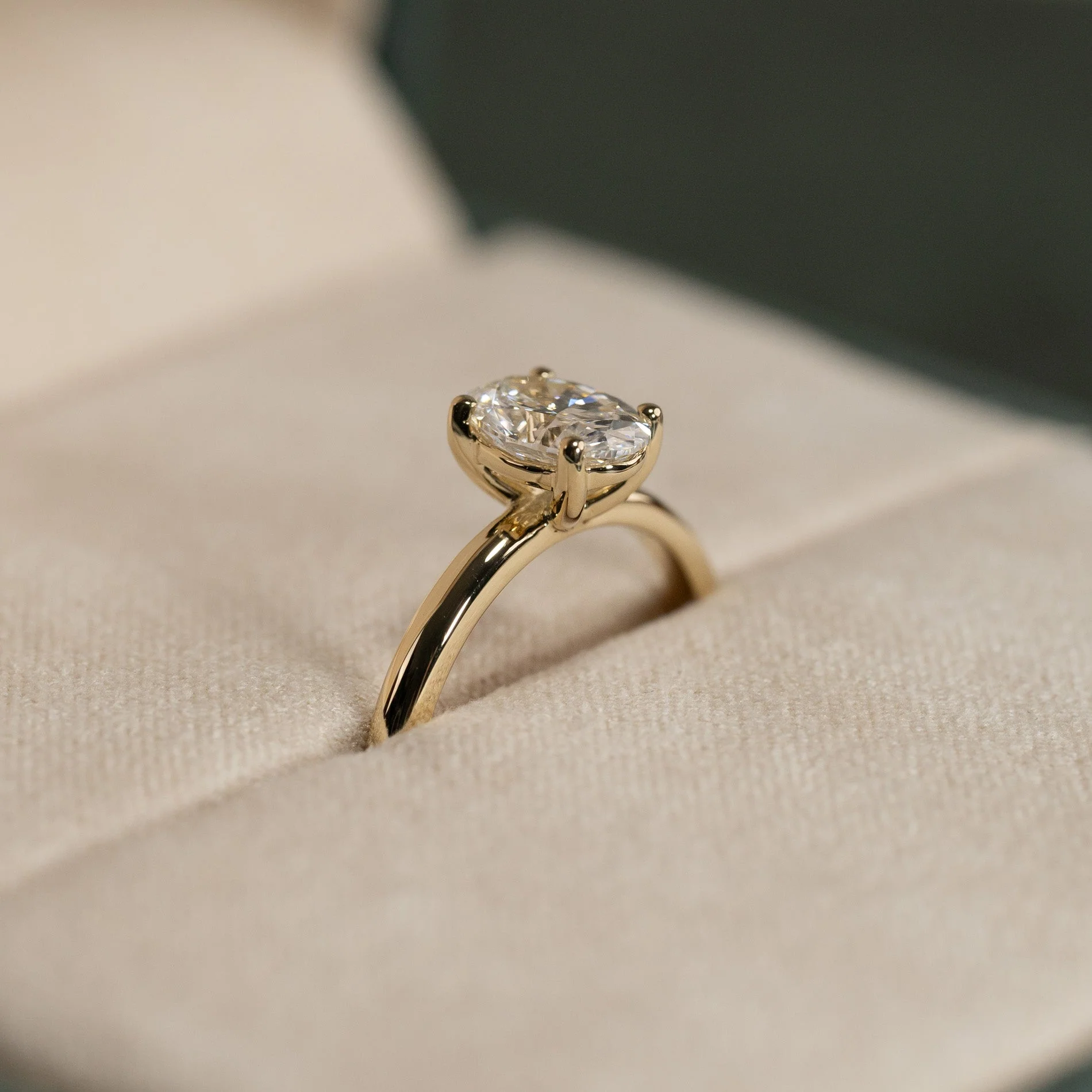 SOLITAIRE OVAL-CUT LAB-DIAMOND RING - 1.0ct - YG - Image 7