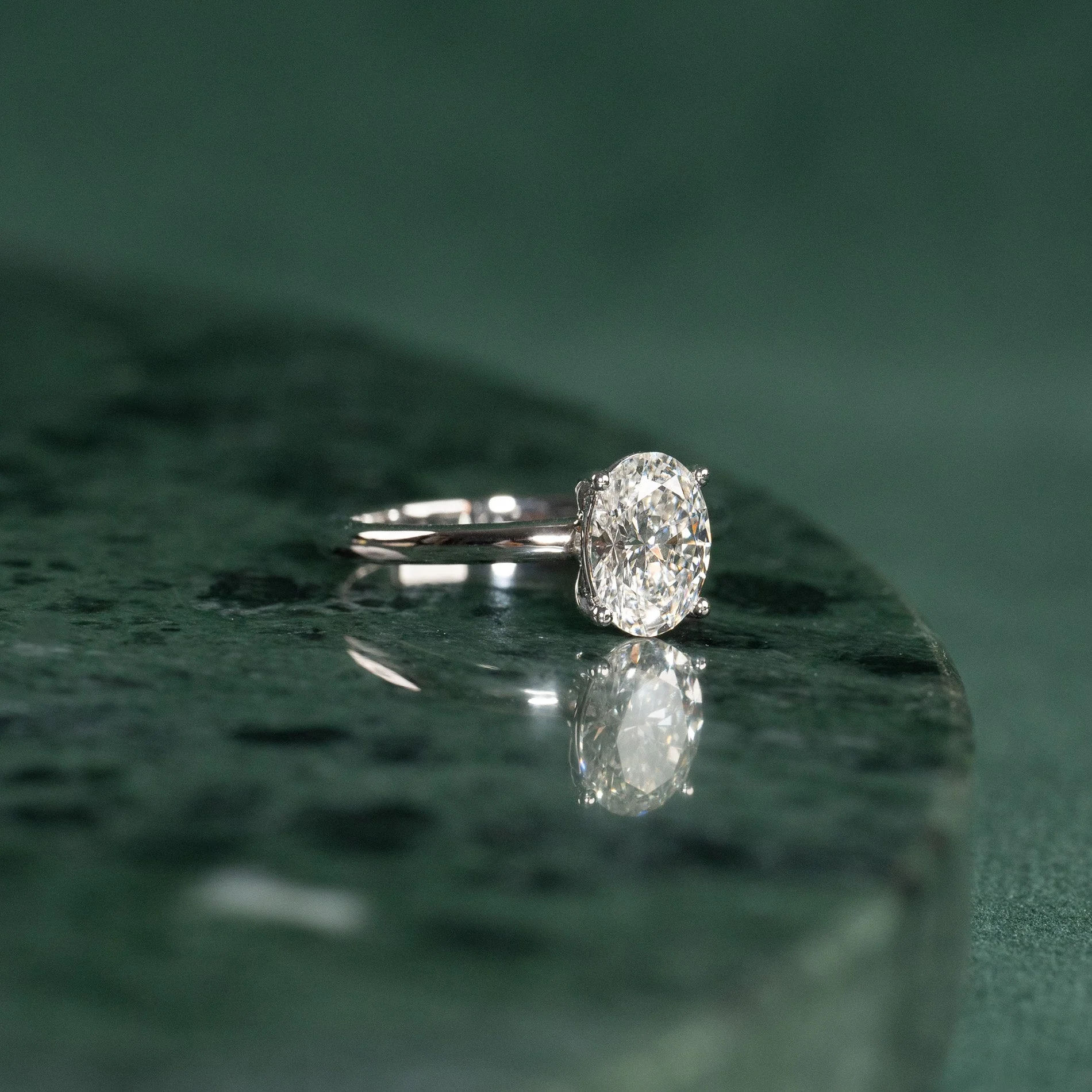 SOLITAIRE OVAL-CUT LAB-DIAMOND RING - 1.5ct - WG - Image 3