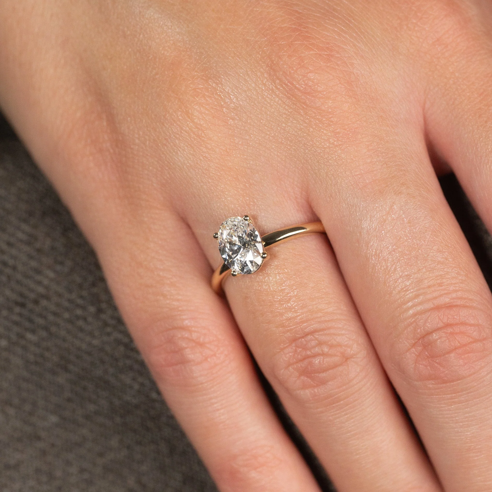 SOLITAIRE OVAL-CUT LAB-DIAMOND RING - 1.5ct - YG - Image 12