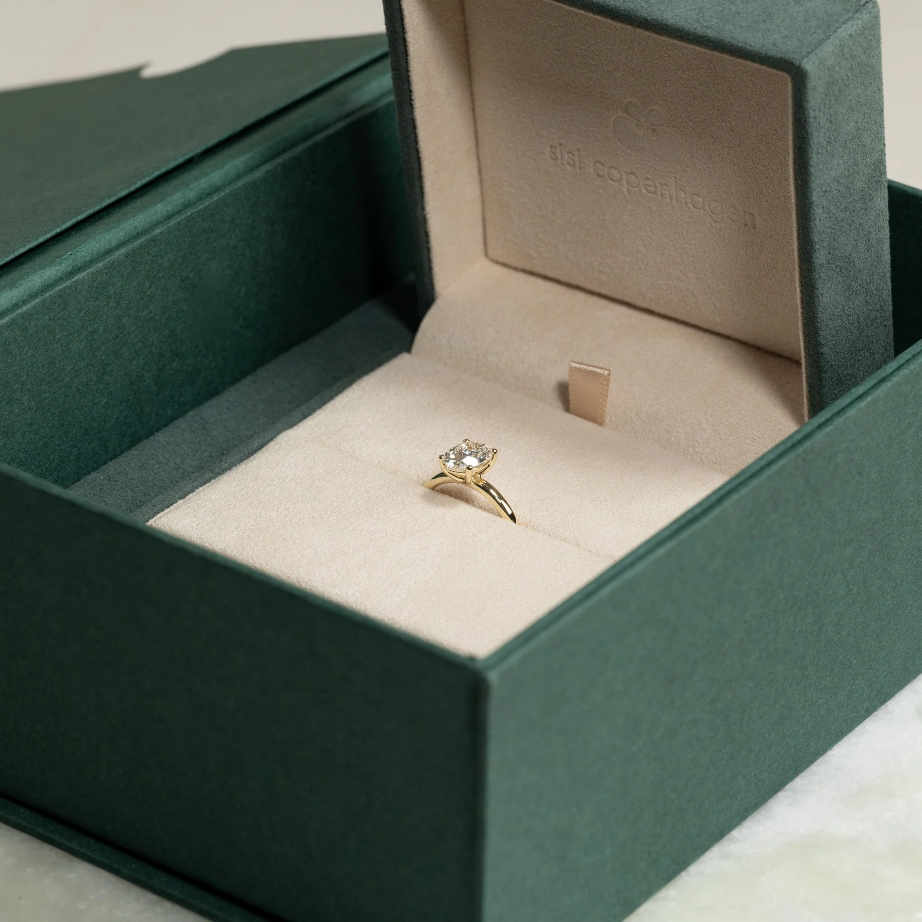 SOLITAIRE OVAL-CUT LAB-DIAMOND RING - 1.5ct - YG - Image 13