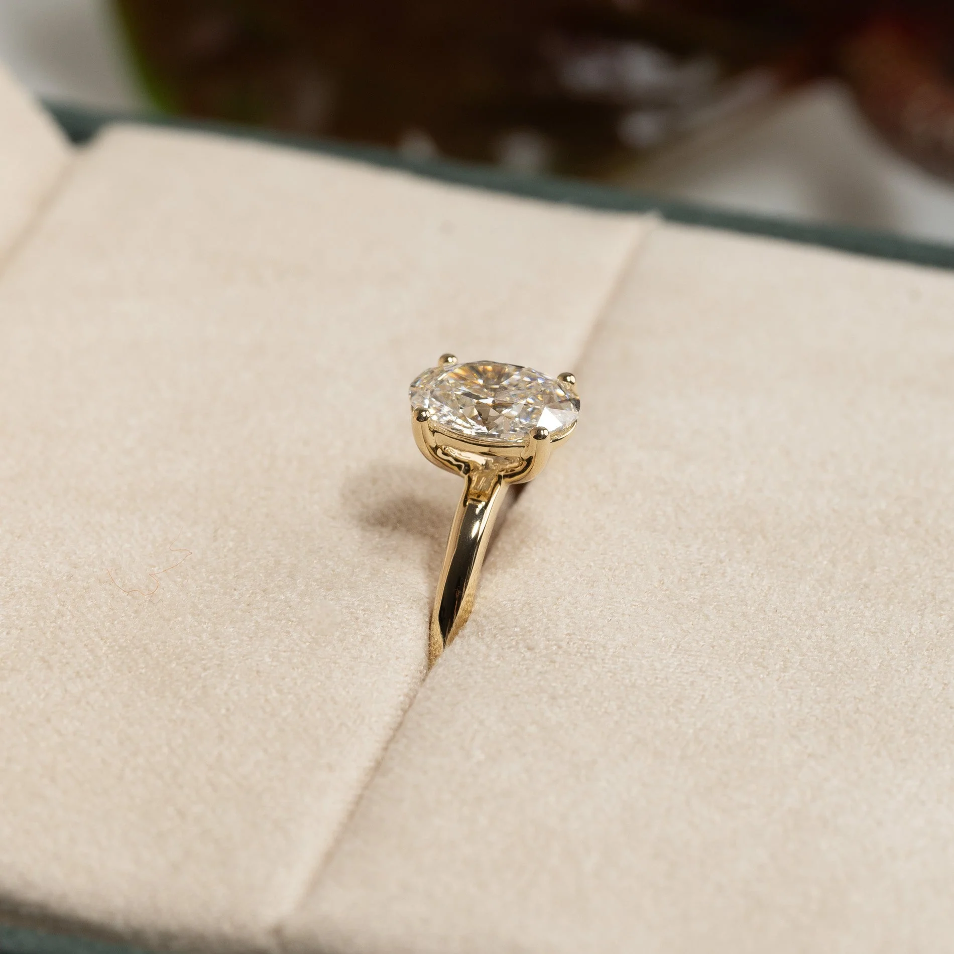 SOLITAIRE OVAL-CUT LAB-DIAMOND RING - 1.5ct - YG - Image 5